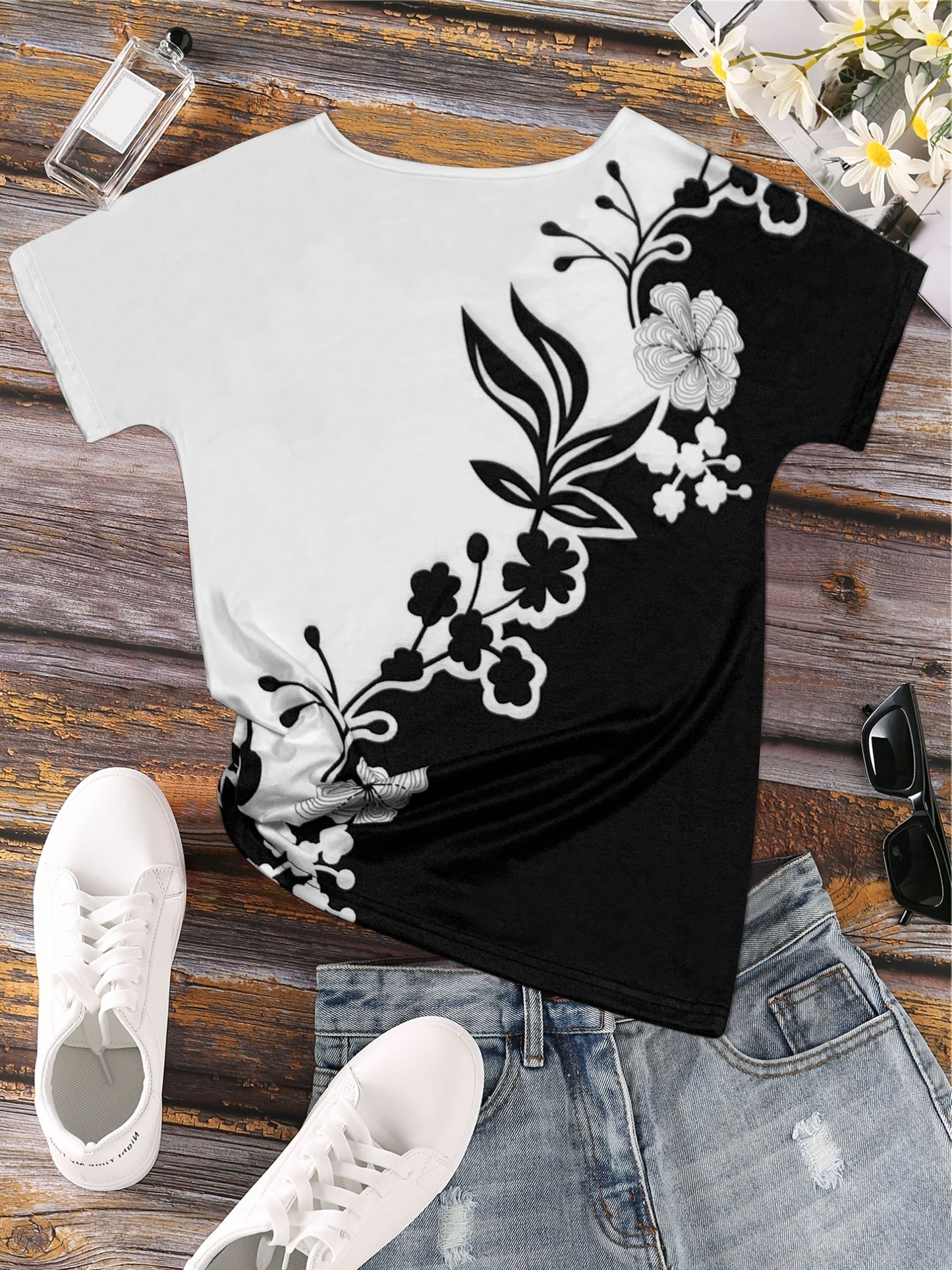 Women's T-shirt with floral pattern print, short sleeves, weekend, diagonal V-neck, regular floral painting, elegant and fashionable, daily casual top