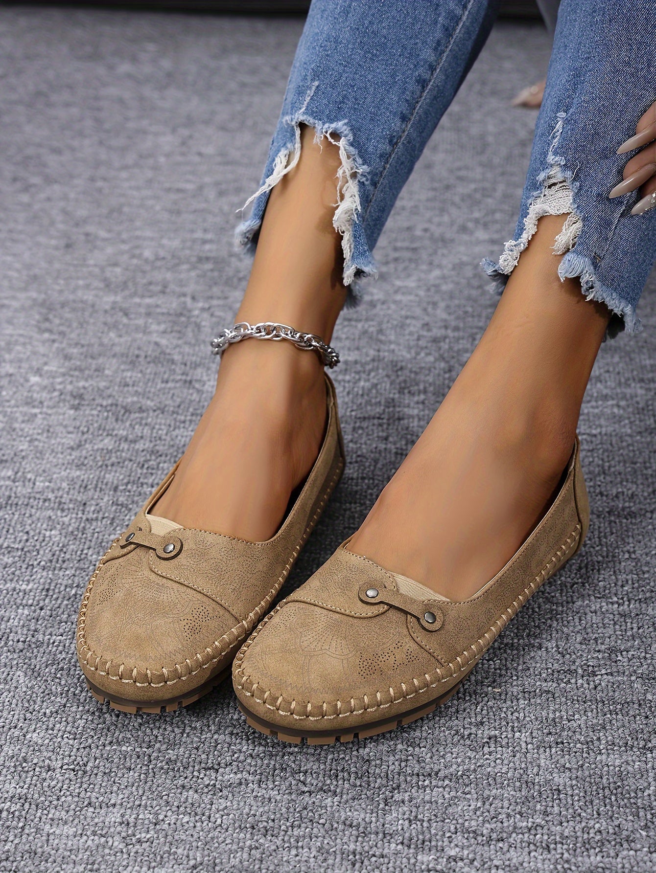 Large Size Trendy Retro Lightweight Metal Buckle Decorative Comfortable Soft Versatile Women's Flat Slip-On Shoes