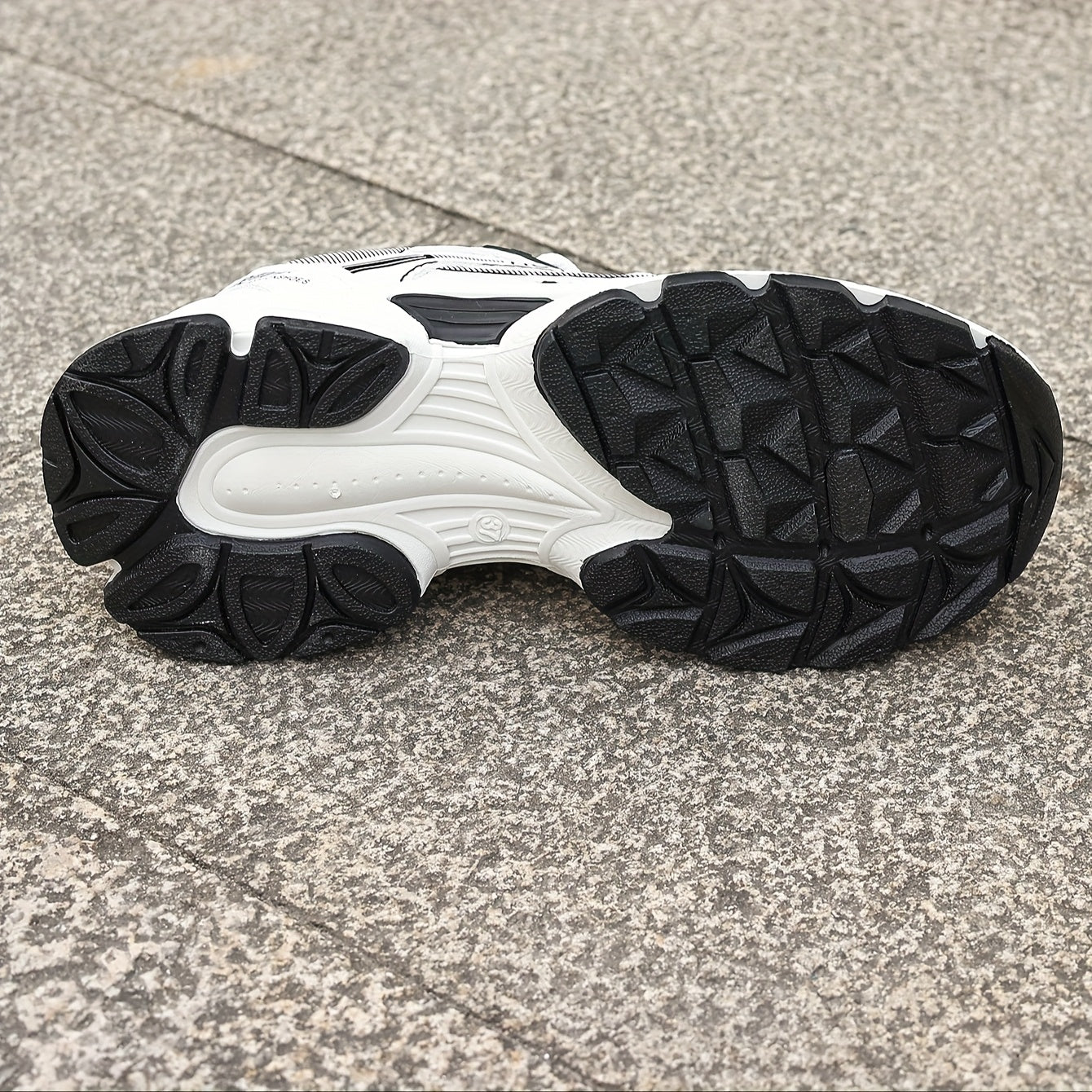 Women's Minimalist Black and White Thick-Sole Lace-Up Sneakers with Breathable Mesh Material, Comfortable for Daily Wear and Light Exercise