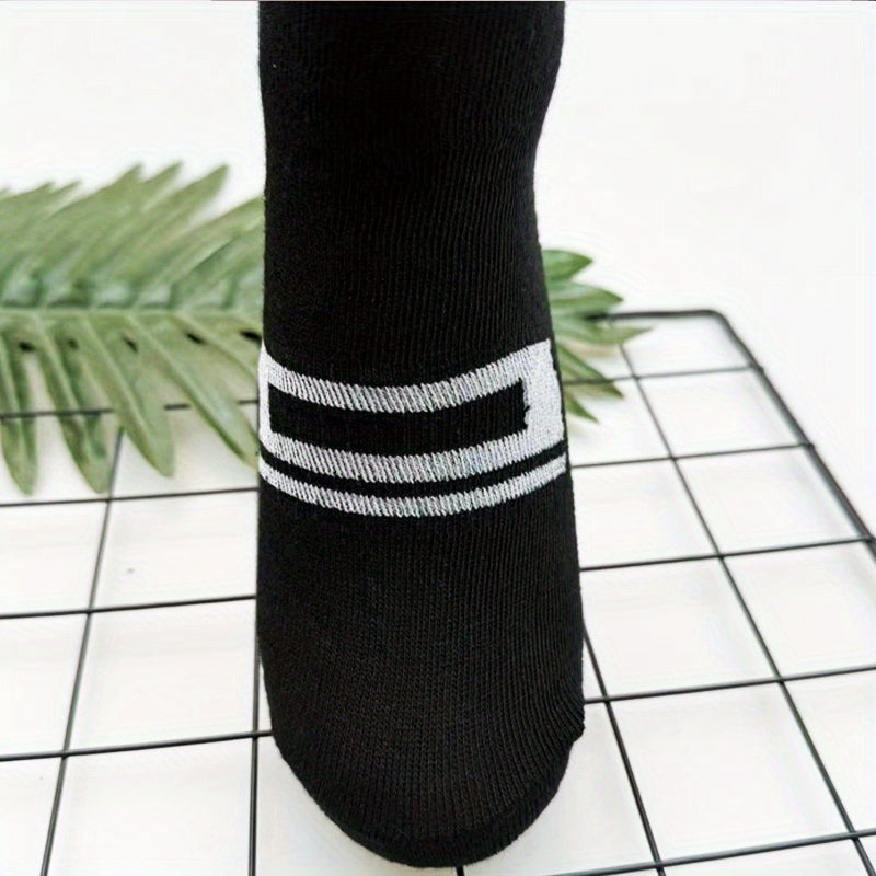 8pcs Men's Low-Cut Socks - Stylish & Comfortable, Breathable Polyester-Spandex Blend, Durable with Easy Care, Hand Washable, Fashionable Striped Design for Outdoor Wear, Novelty Socks