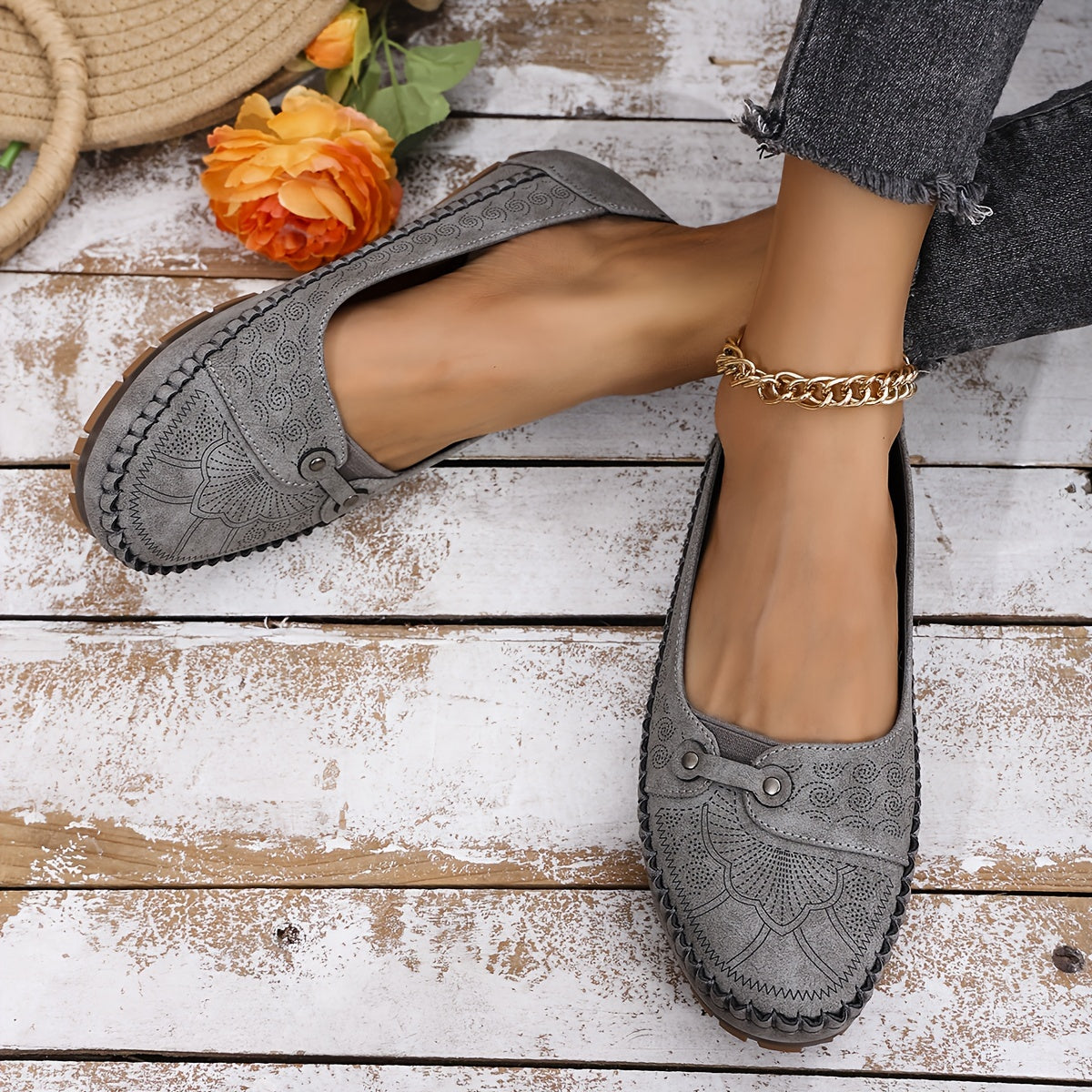 Large Size Trendy Retro Lightweight Metal Buckle Decorative Comfortable Soft Versatile Women's Flat Slip-On Shoes
