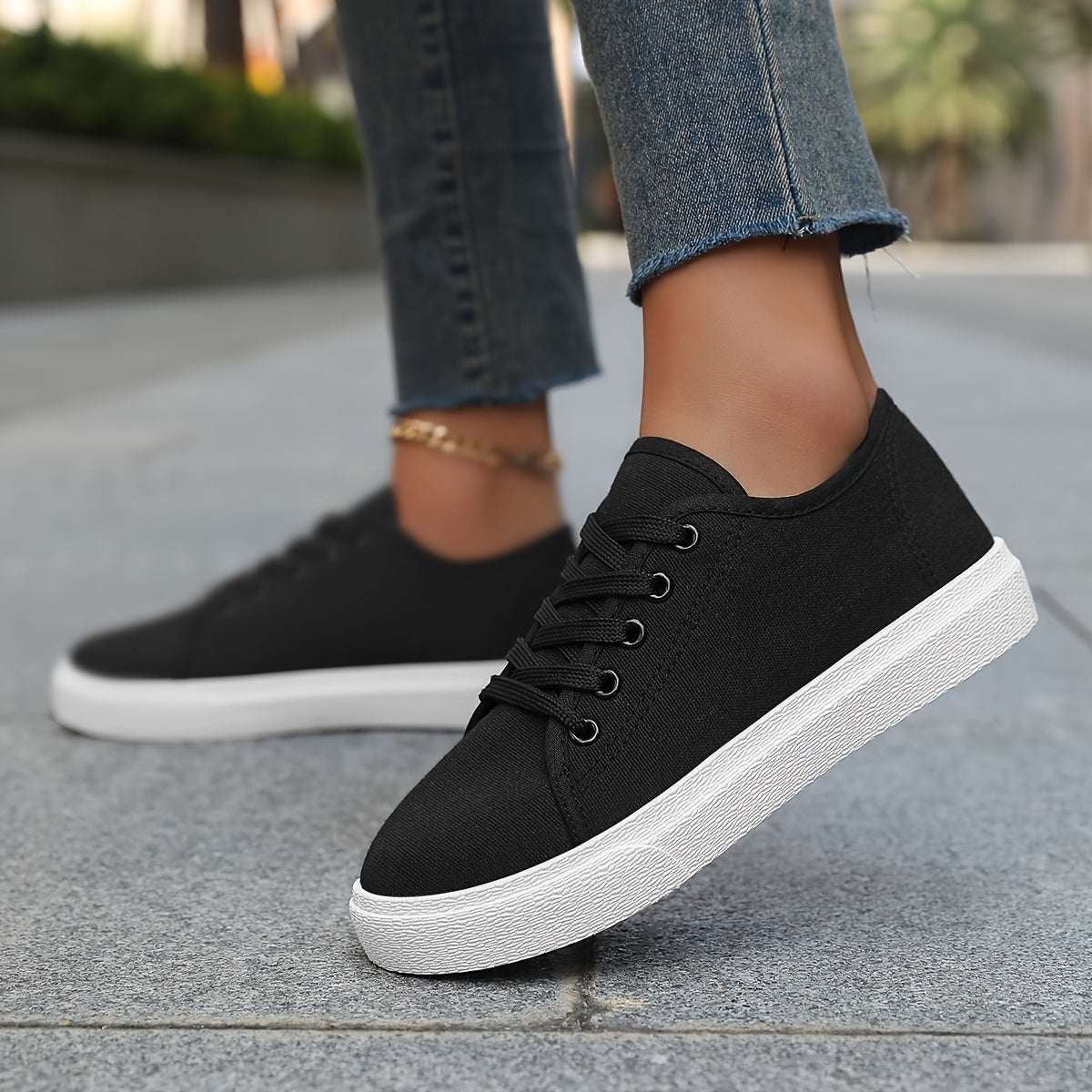 Women'S Lightweight Sneakers - Black and White Casual Lace-Up Skate Shoes with Round Toe, Comfortable EVA Sole, Breathable Fabric, Low Top Design for Casual Attire, Casual Skate Shoes|Round Toe Sneakers|Breathable Fabric Snea