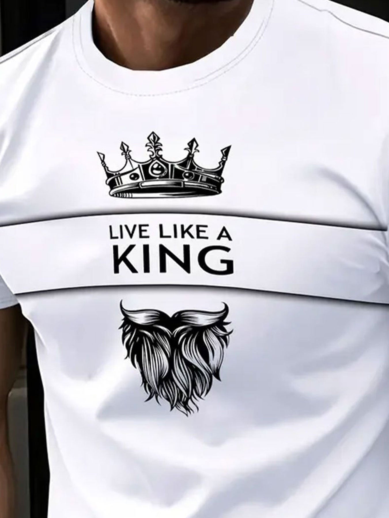 Men's Casual Short Sleeve T-Shirt - Full-Body Print "LIVE LIKE A KING" Crown Wolf Graphic, Breathable Summer Fabric, Round Neck Regular Fit Tee for Casual Attire, Comfortable Fit