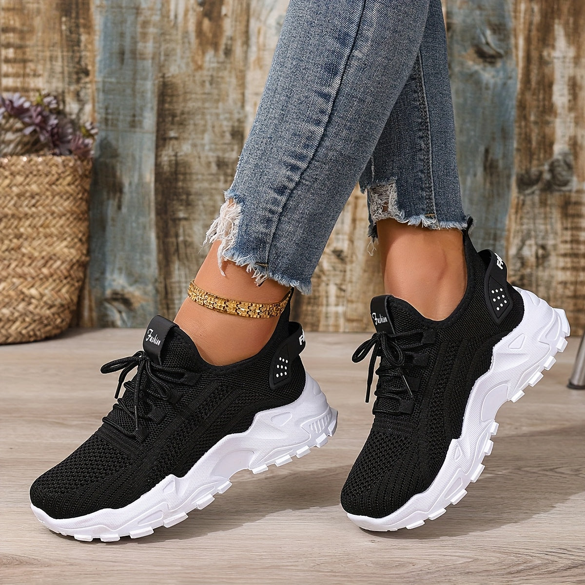Large size Women's white shoes, summer mesh lace sneakers, comfortable low-top running shoes, travel and vacation leisure