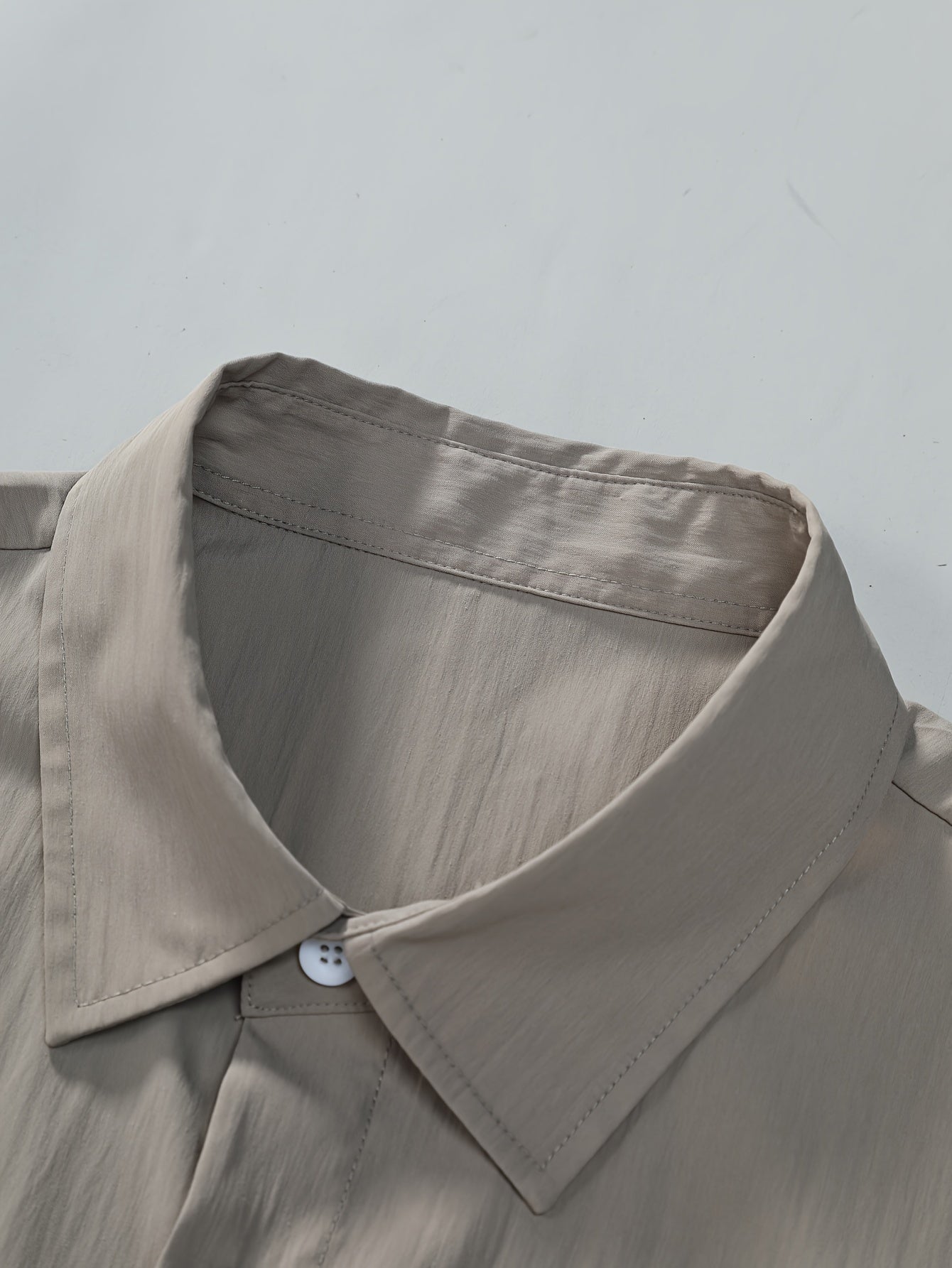 Men's Summer 2pcs Set: Casual Fashion Beige Short Sleeve Collared Shirt & Drawstring Shorts - Lightweight Blend, Ideal for Beach Vacations