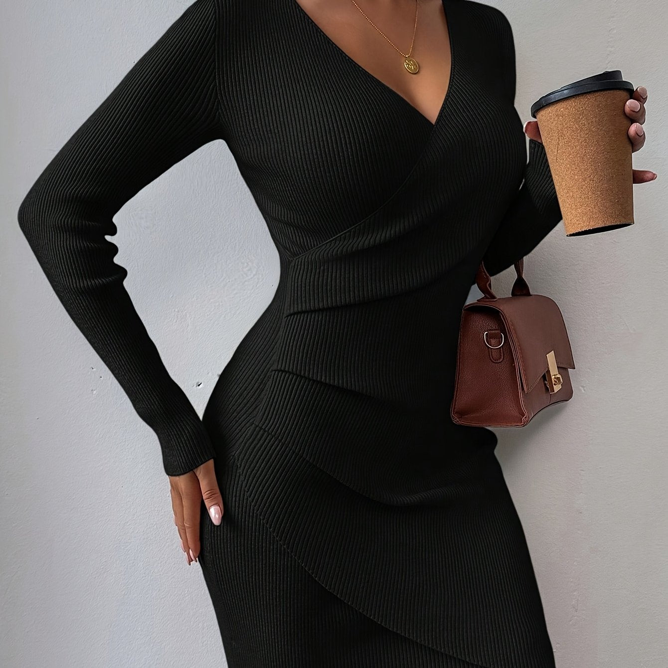 Նոր աշնանային և ձմեռային նեղ, V-ձև դեկոլտեով զգեստ՝ ձգվող և գրավիչ փաթաթվող դիզայնով, էլեգանտ միագույն մինի զգեստ՝ աշխատանքի և ժամադրությունների համար