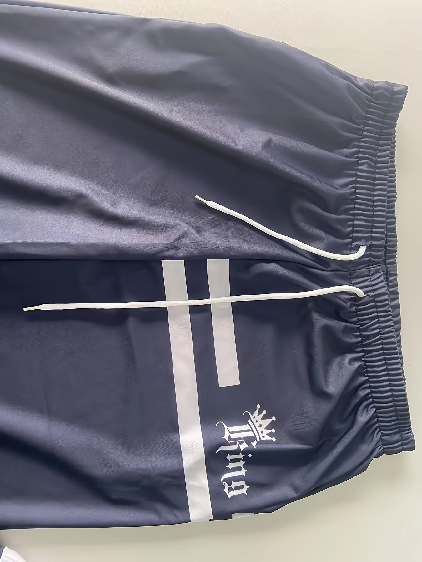 3D Digital Stripe Letter Crown Print - Suitable for Daily Outdoor Leisure Sports Men'S Two-Piece Set