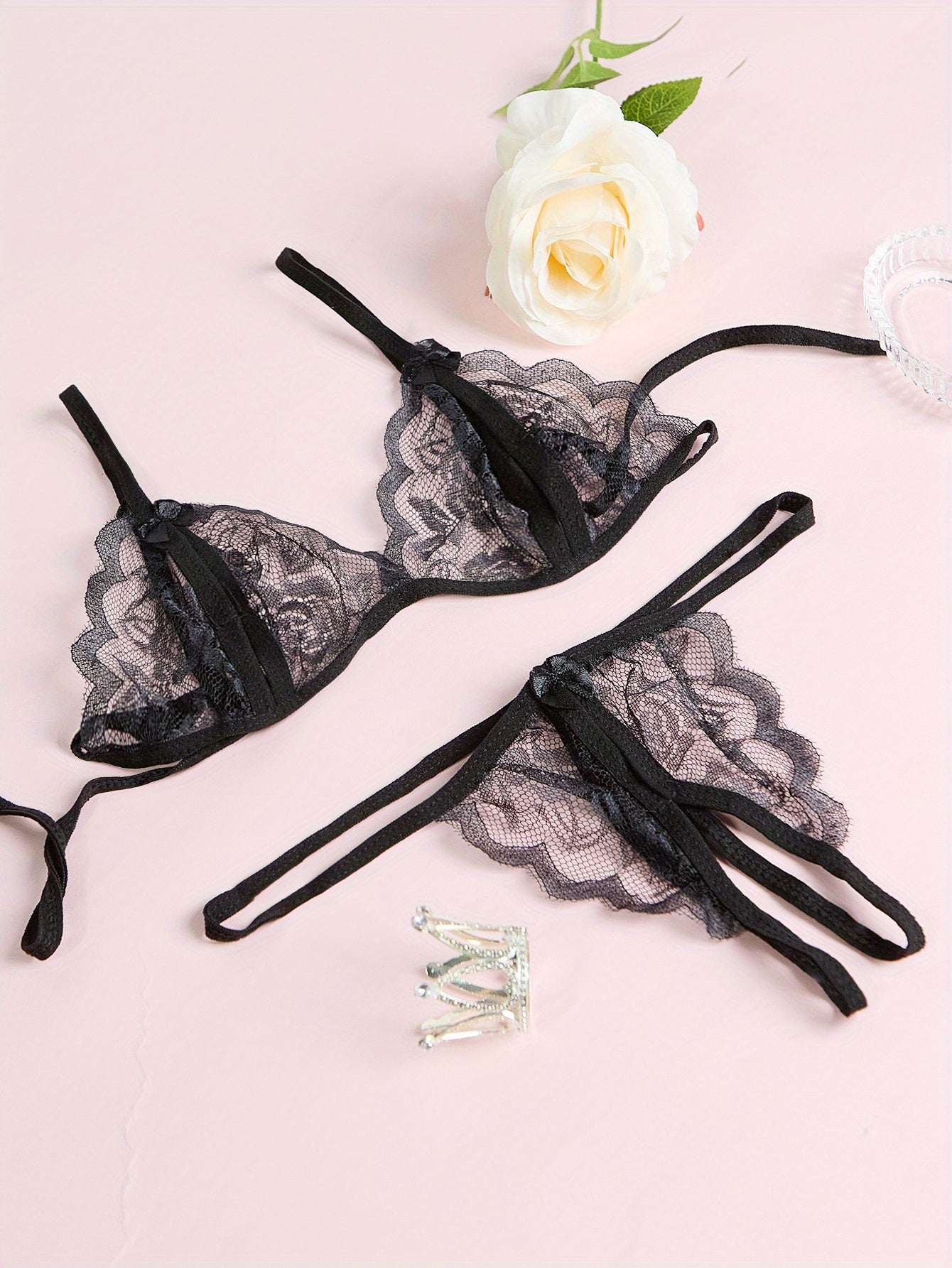 Sexy V-Neck Lace Floral Sexy Lingerie Bra Crotchless Panties, Women'S Sexy Lingerie, Free-To-Take Three-Point Lingerie Set, Suitable for Halloween, Christmas, Thanksgiving, Valentine'S Day, Give Gifts to Girlfriends And Surpr