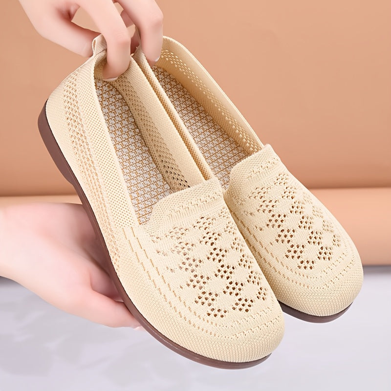 Women's flat shoes, with hollowed out breathable and comfortable uppers, soft-soled casual plain color shoes for summer