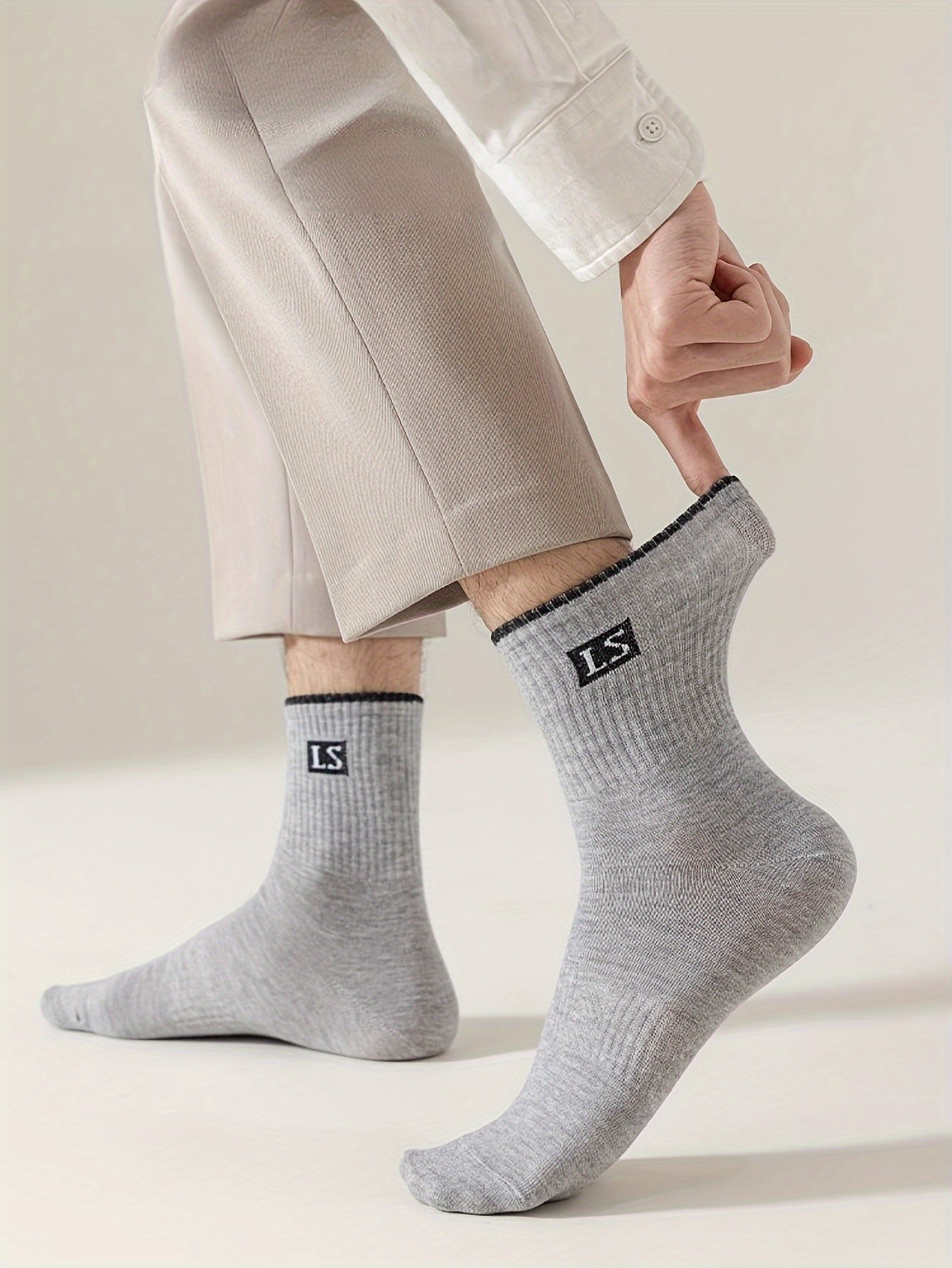 5/10 Pairs Of Men's Trendy Solid Crew Socks, Spring and Fall Breathable Comfy Casual Socks for Men's Outdoor Wearing All Seasons Wearing