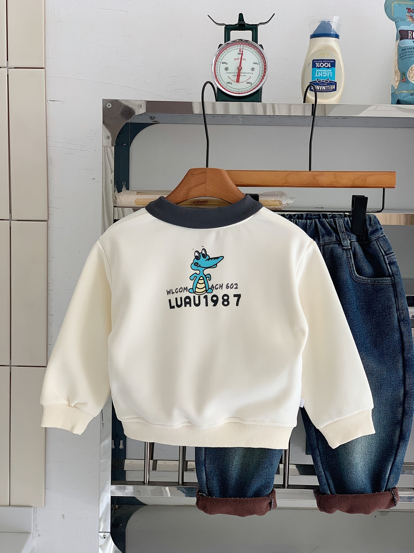 Boys' Soft Fleece-Lined Shirt - Casual, Stylish White with Black Collar and Cartoon Letter Print, Long Sleeve, Cotton Blend for Fall/Winter