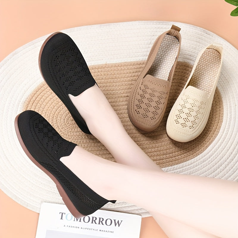 Women's flat shoes, with hollowed out breathable and comfortable uppers, soft-soled casual plain color shoes for summer