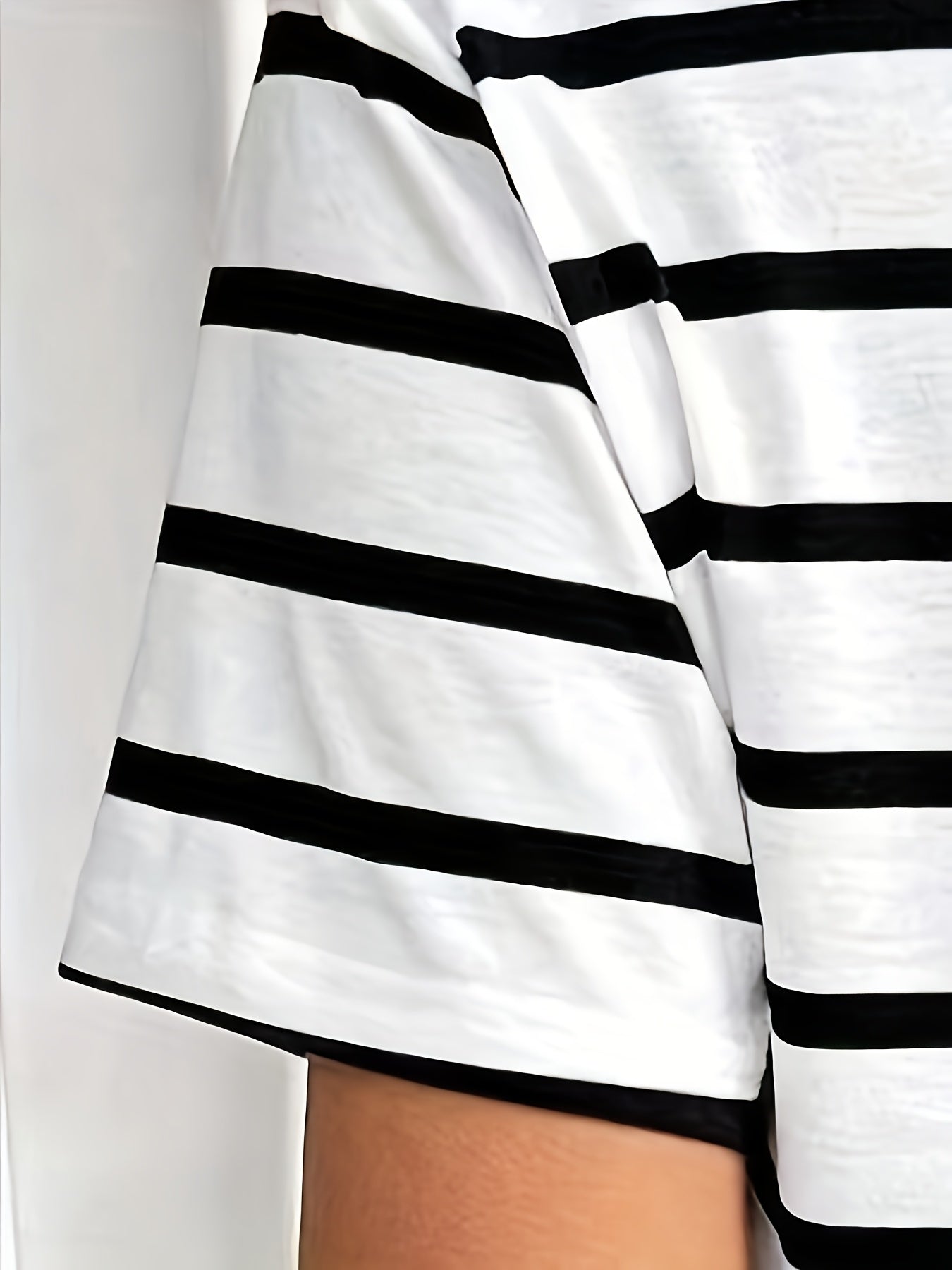 Y2K-Inspired Black & White Striped T-Shirt for Women - Casual Crew Neck, Short Sleeve Top, Perfect for Spring/Summer/Fall