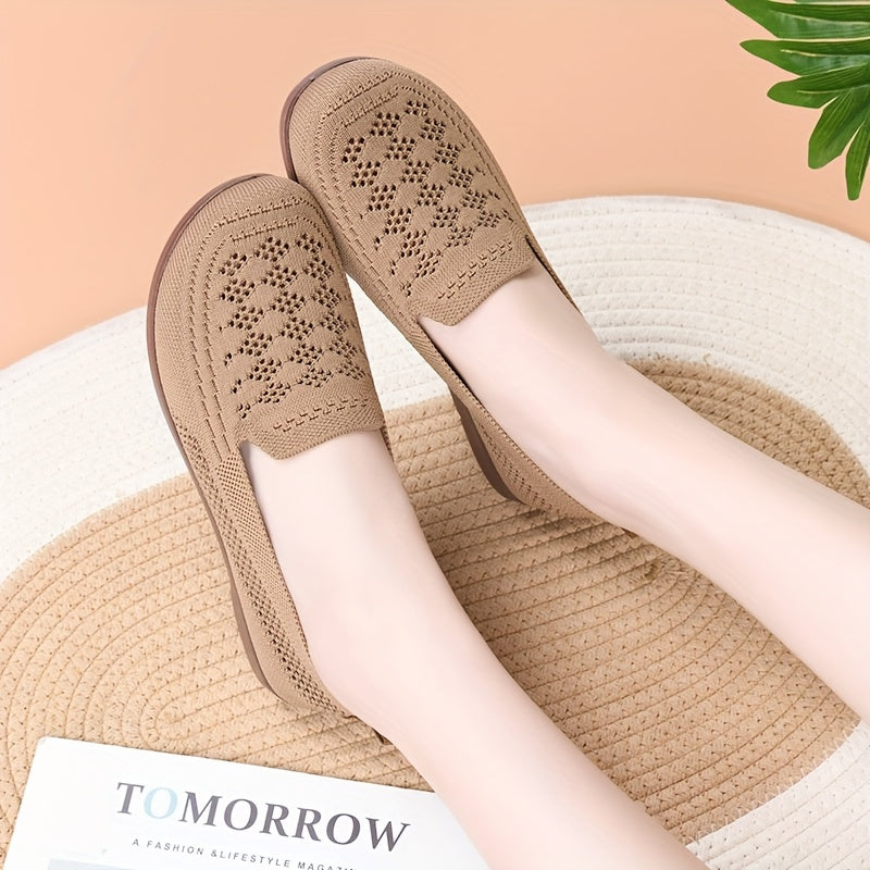 Women's flat shoes, with hollowed out breathable and comfortable uppers, soft-soled casual plain color shoes for summer