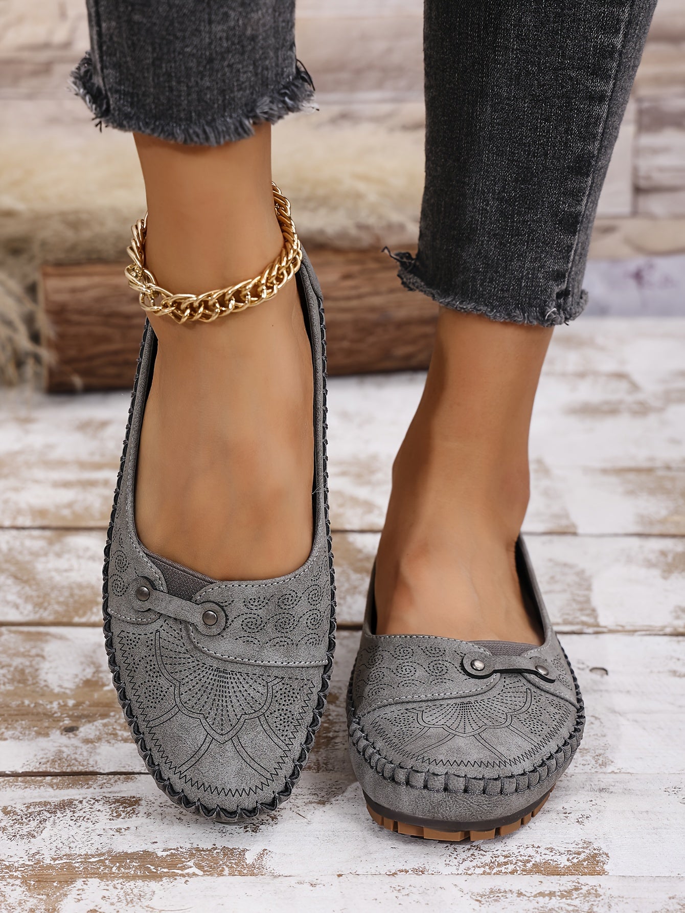 Large Size Trendy Retro Lightweight Metal Buckle Decorative Comfortable Soft Versatile Women's Flat Slip-On Shoes