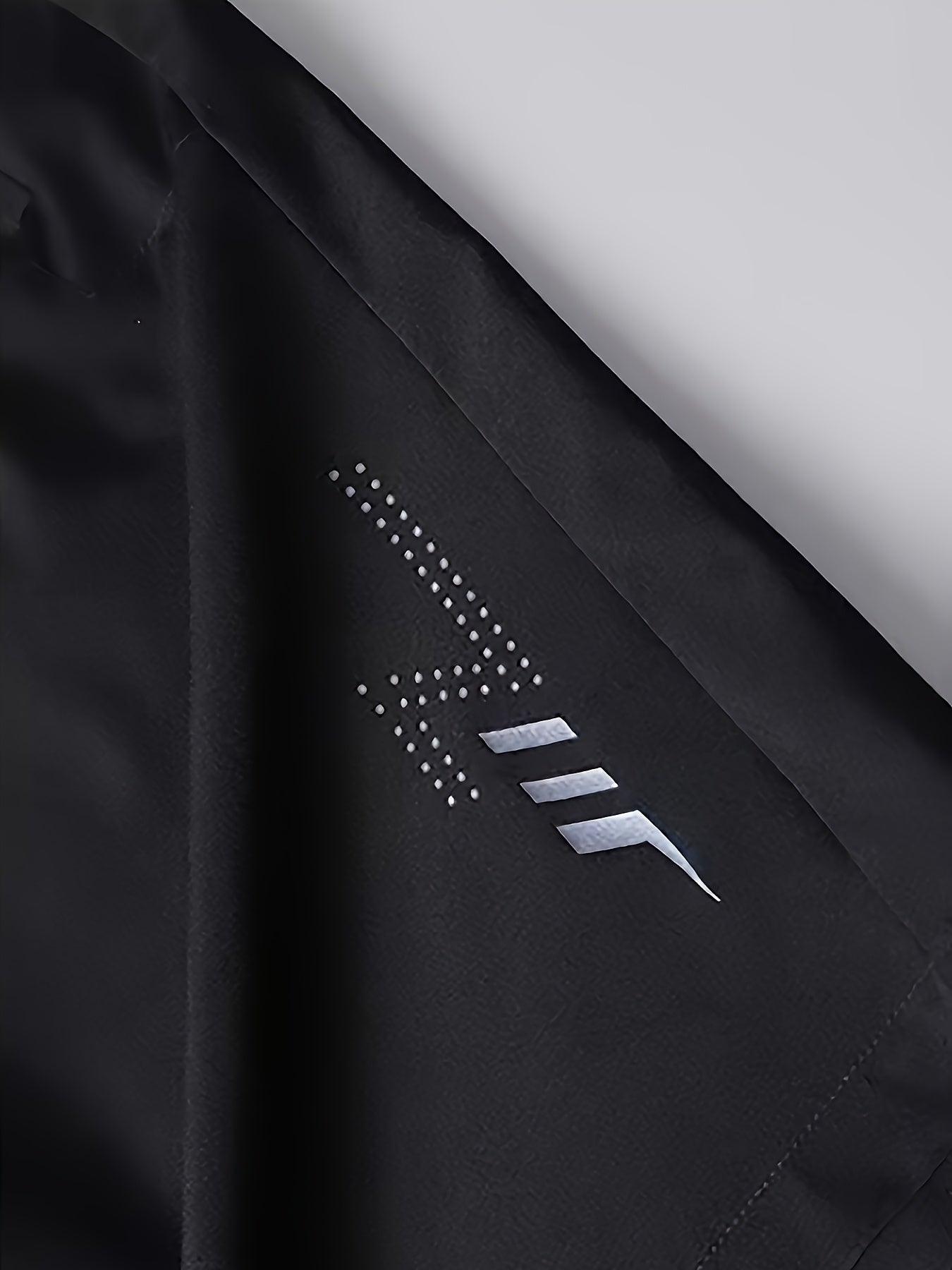 Stylish Men'S Graphic Print Shorts - Elastic Waist, Zipper Pockets, Breathable Fabric, Active Fit, Summer Essentials, Comfortable Drawstring Design