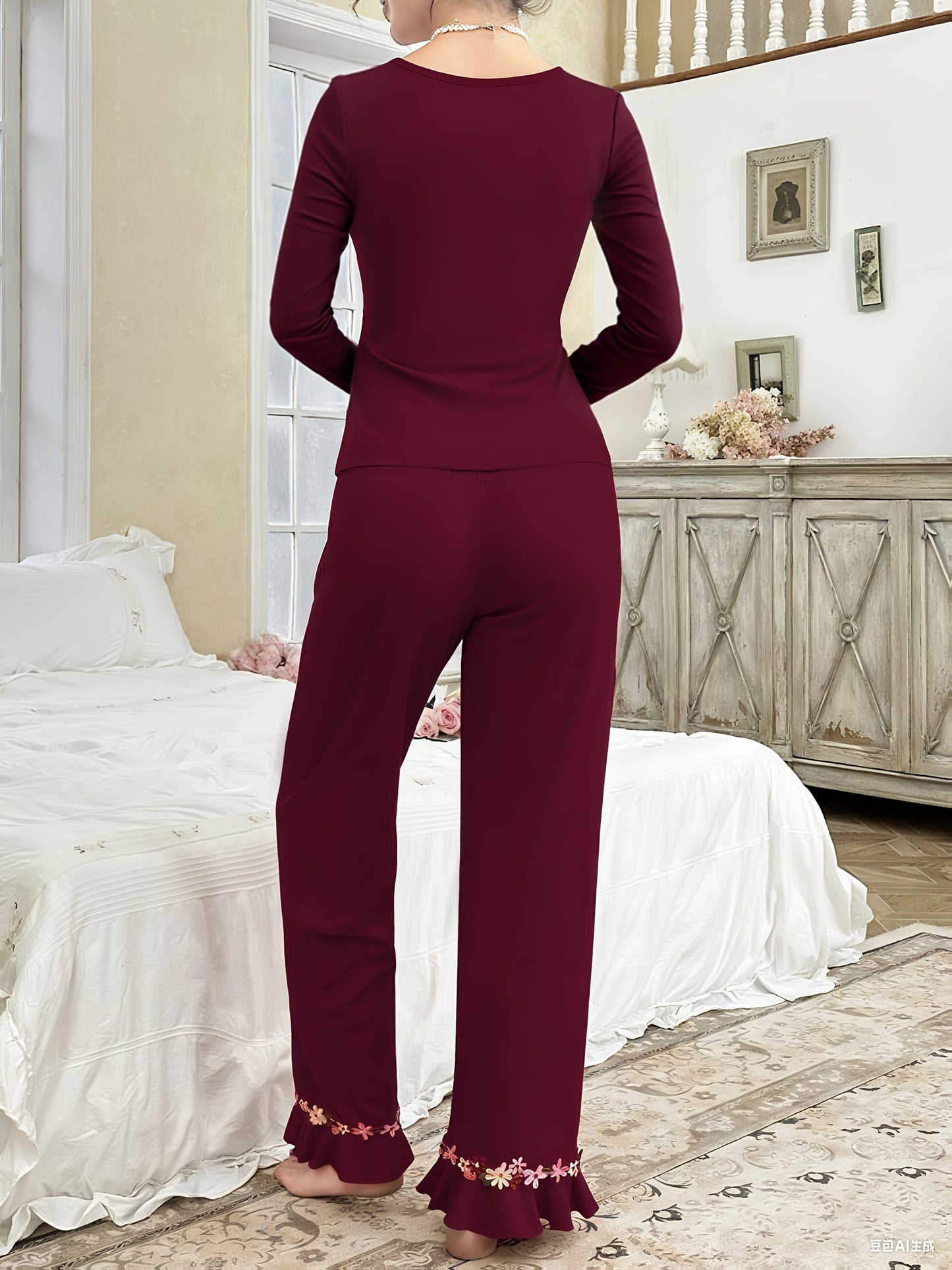Autumn and Winter Women's Elegant Round Neck Embroidered Floral Long Sleeve Pantsuit Casual Pajama Set