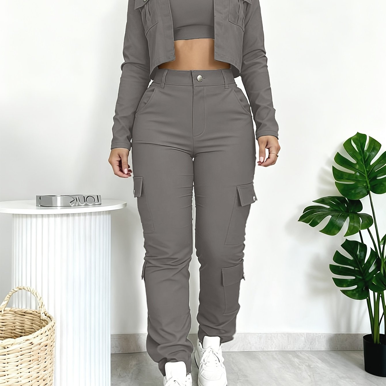 Versatile Multi-pocket Casual Workwear-style Fitted V-neck Cropped Shirt and American-style Wide-leg Pants Set, Women's 2pcs Suit