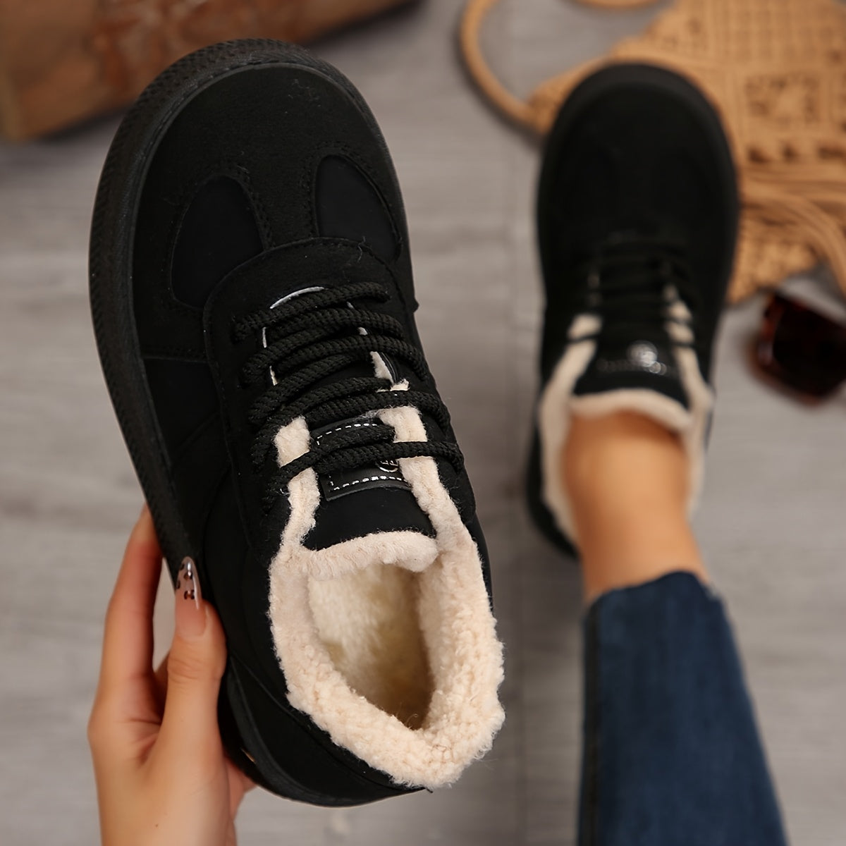 1 Pair Women's Winter Snow Boots with Plush Faux Fur, Thick Rubber Sole & Lace-Up Closure - Round Toe Warm Ankle Boots, Black & White Casual for Ice, Snow Casual Attire (Hand Washable) - Cozy Cold-Weather Footwear, Boots For