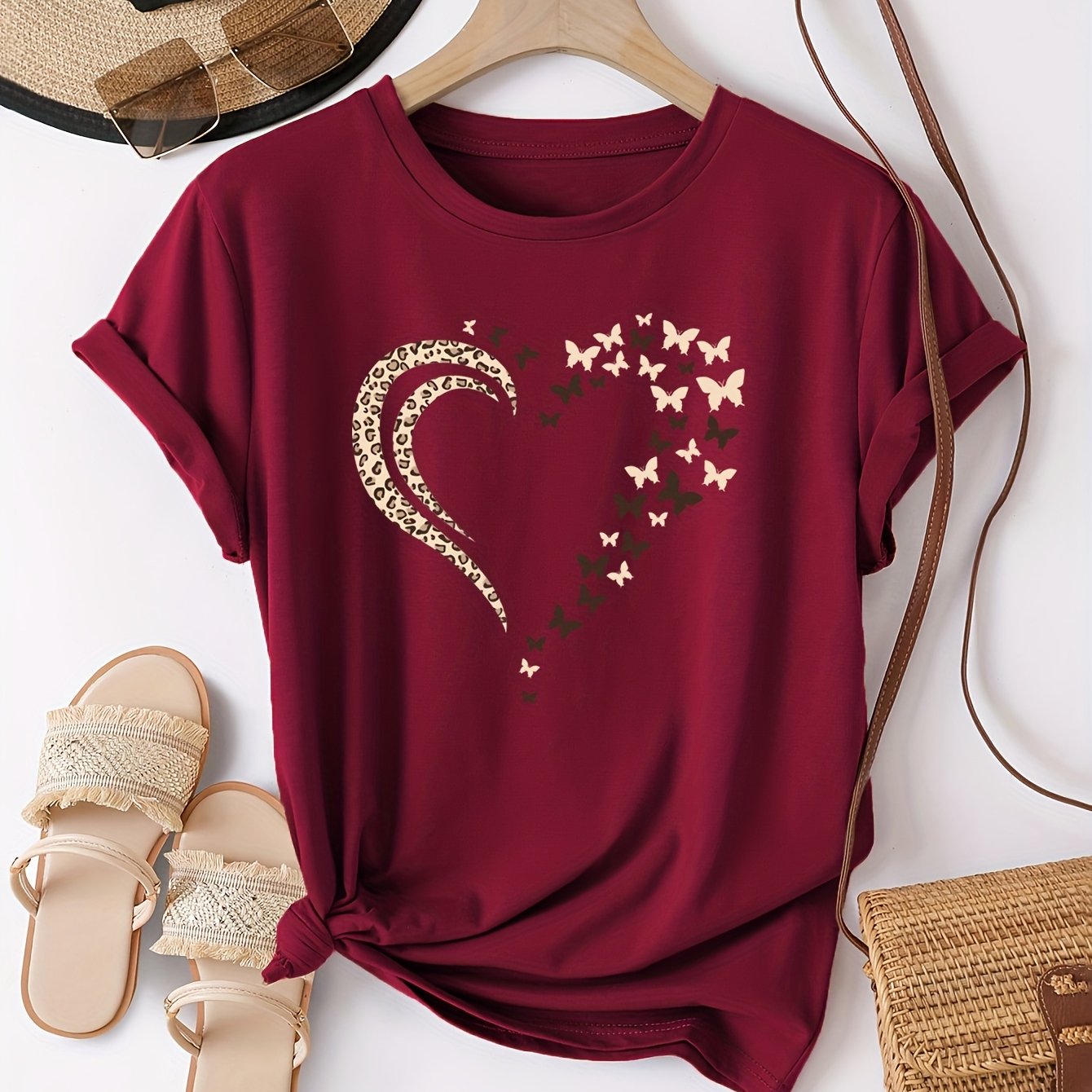 Women's Comfortable and Fashionable Round Neck Top, Casual T-shirt with Butterfly Love Print, Spring and Summer Sports, Women's Clothing