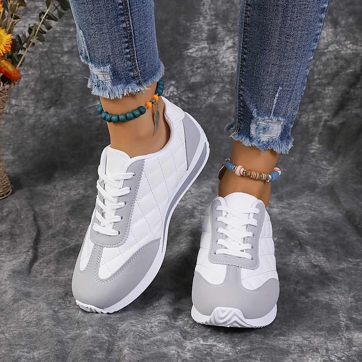 Women's Contrast Color Casual Sneakers, Lace Up Lightweight Soft Sole Walking Shoes, Low-top Quilted Pattern Trainers plus size