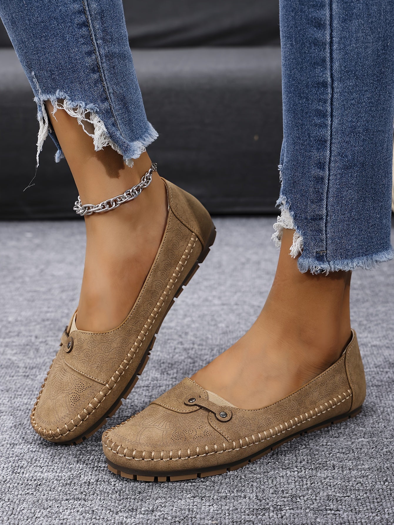 Large Size Trendy Retro Lightweight Metal Buckle Decorative Comfortable Soft Versatile Women's Flat Slip-On Shoes