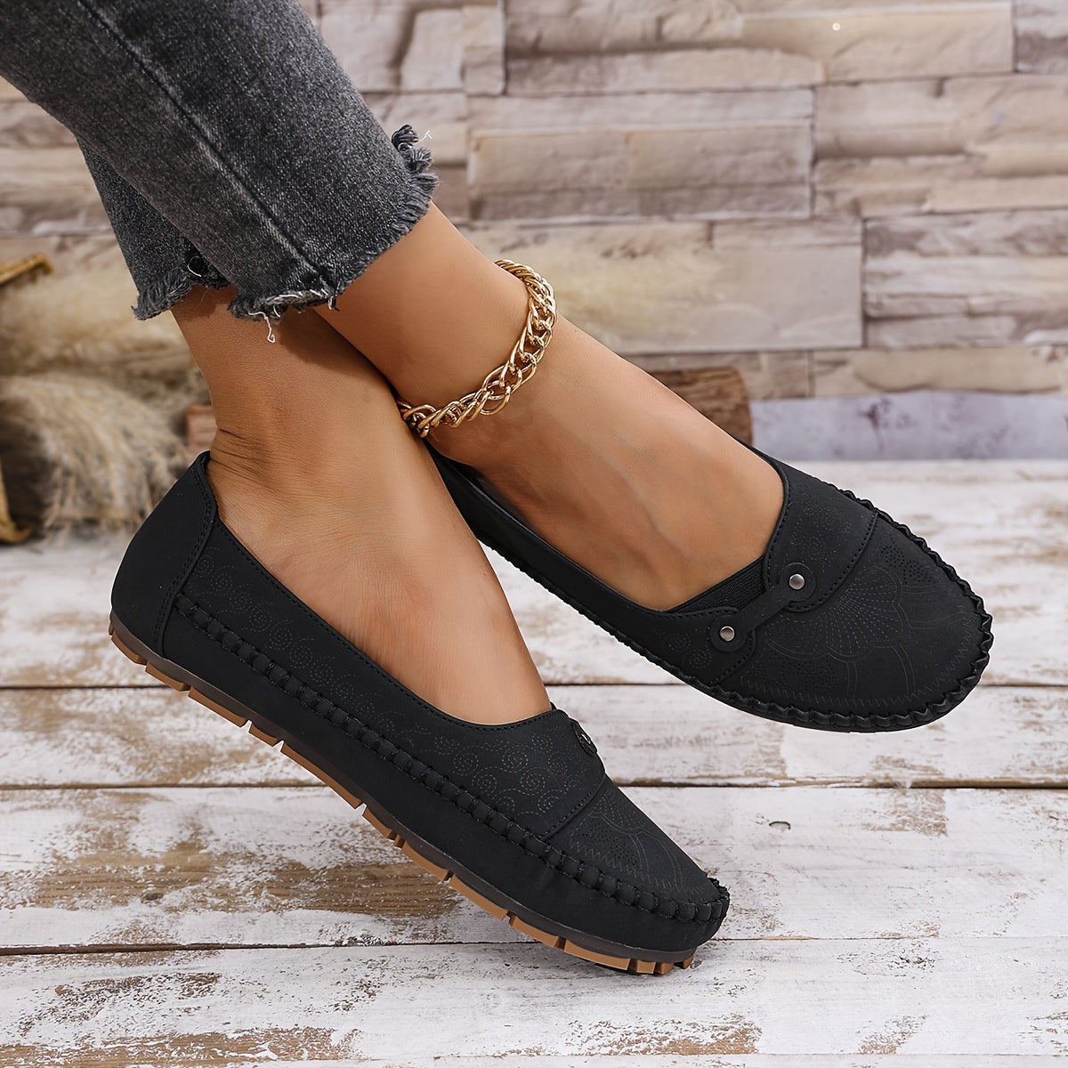 Large Size Trendy Retro Lightweight Metal Buckle Decorative Comfortable Soft Versatile Women's Flat Slip-On Shoes