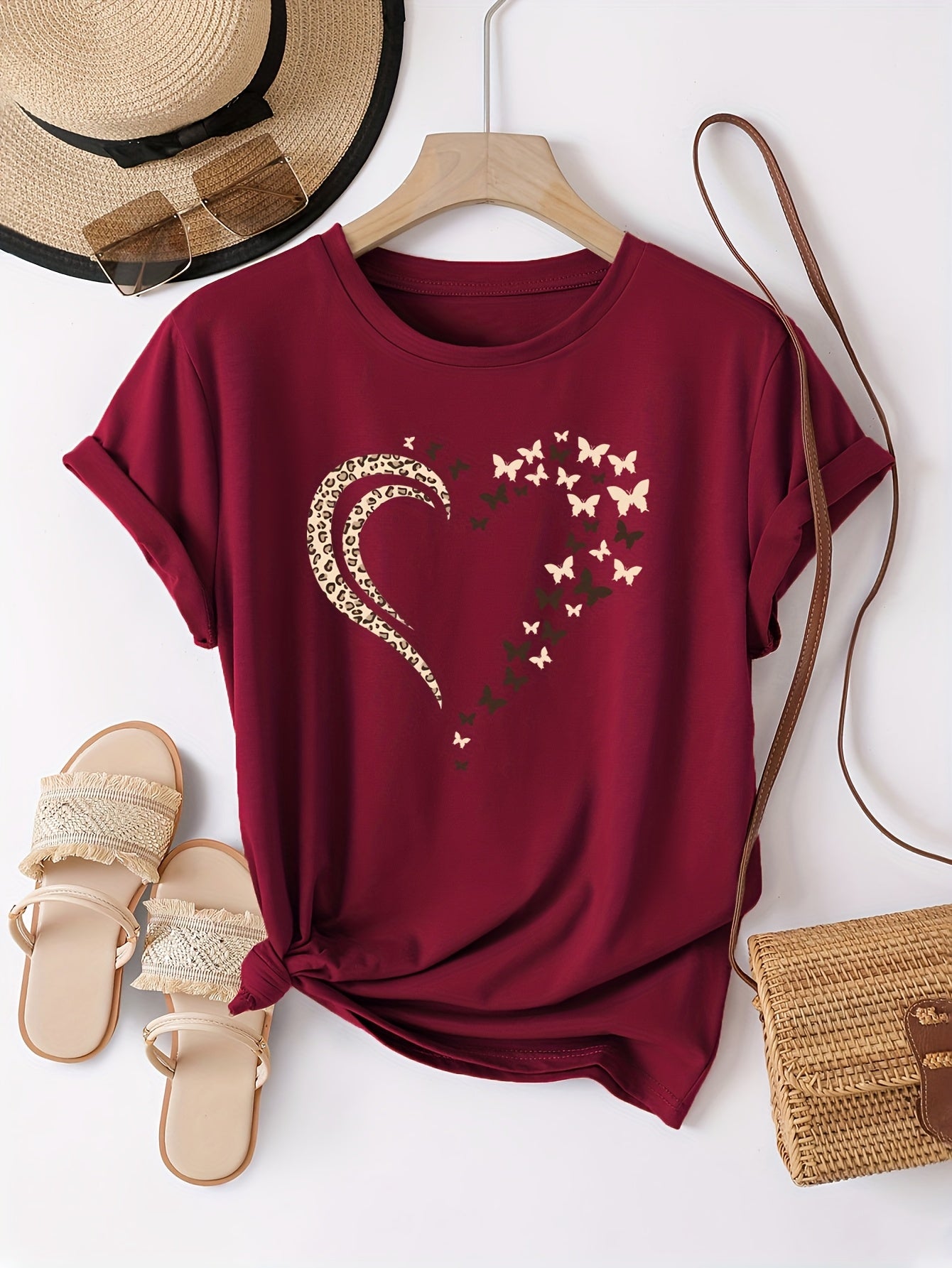 Women's Comfortable and Fashionable Round Neck Top, Casual T-shirt with Butterfly Love Print, Spring and Summer Sports, Women's Clothing
