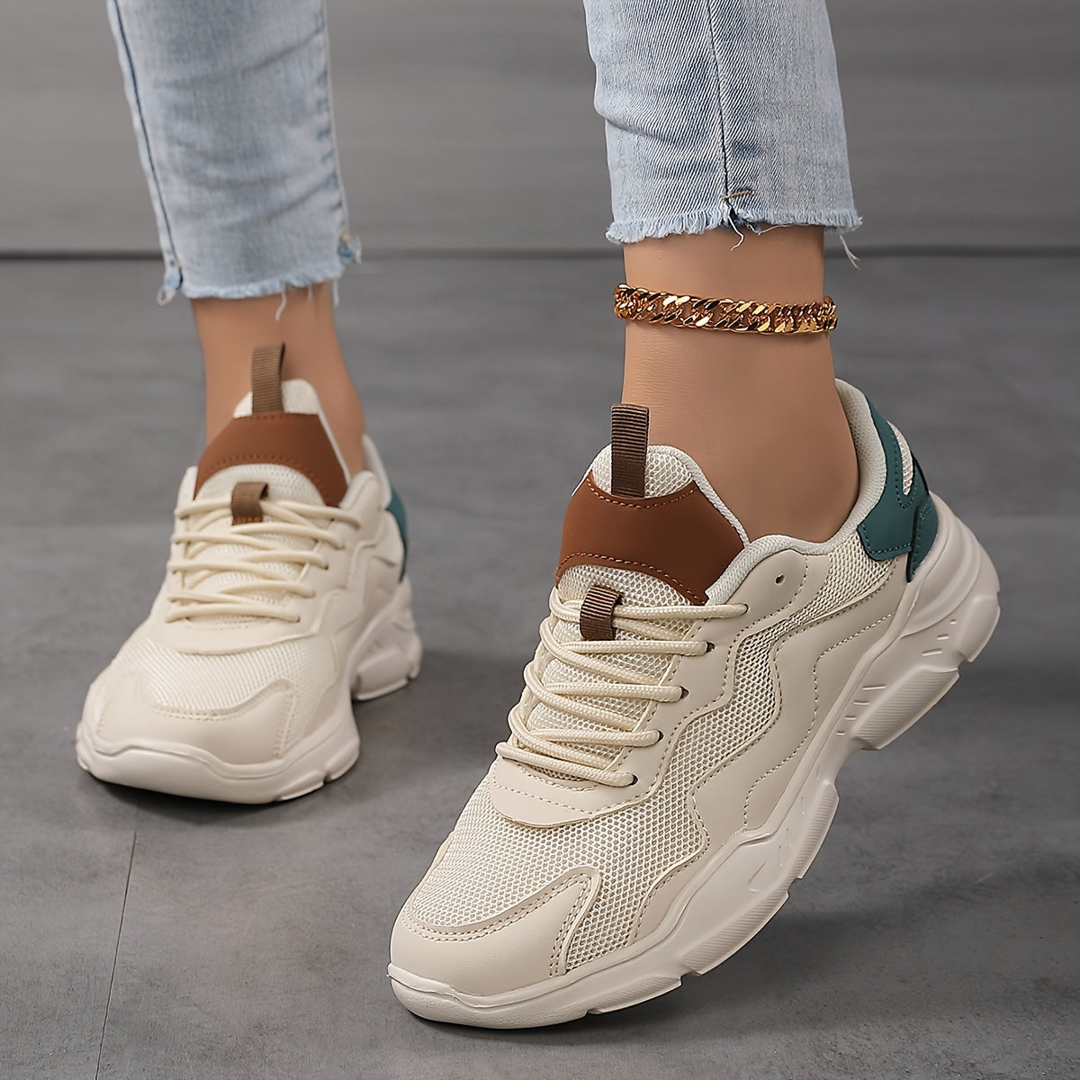 New Women's large-size shock-absorbing soft-soled sports shoes, spring and autumn mesh breathable sports shoes. The sole has high rebound comfort, casual travel shoes