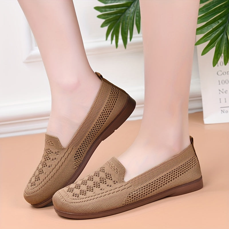 Women's flat shoes, with hollowed out breathable and comfortable uppers, soft-soled casual plain color shoes for summer