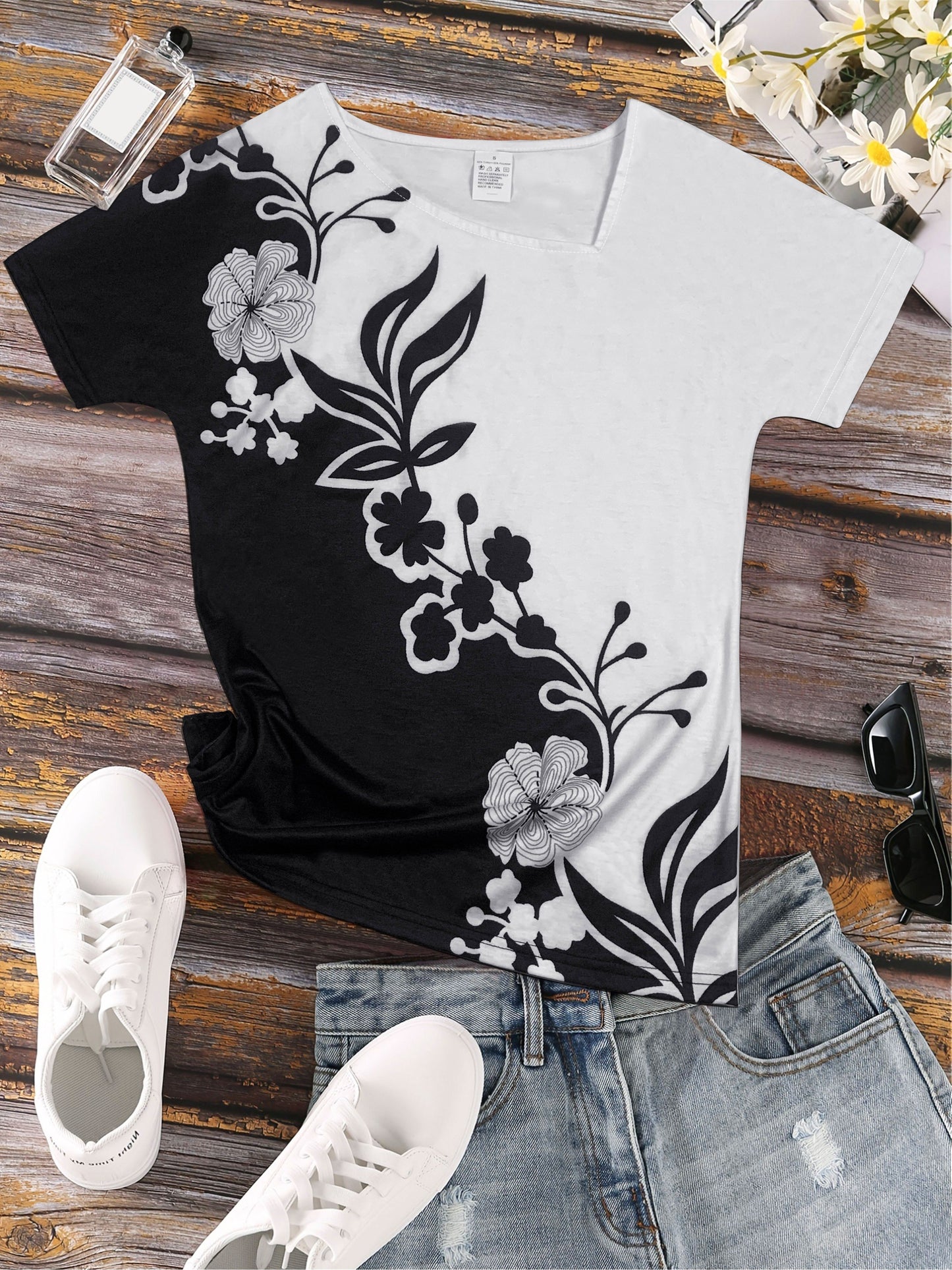 Women's T-shirt with floral pattern print, short sleeves, weekend, diagonal V-neck, regular floral painting, elegant and fashionable, daily casual top