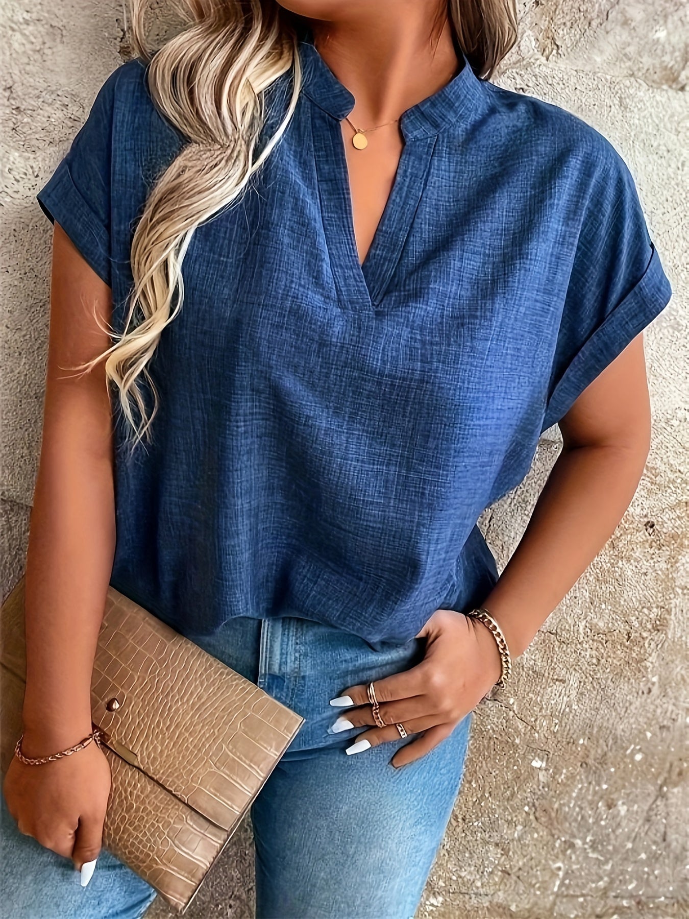 Fortune-oriented Small Stand-up մանյակ Կանանց V-neck Top