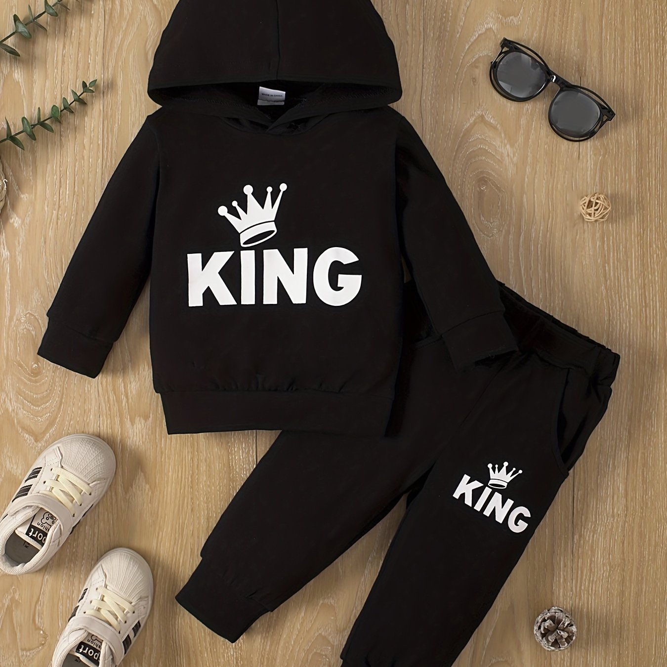 2 հատ Baby Boy's Casual Fashion Outfit Hooded KING Print երկարաթև մարզաշապիկ + շալվար բացօթյա հավաքածու