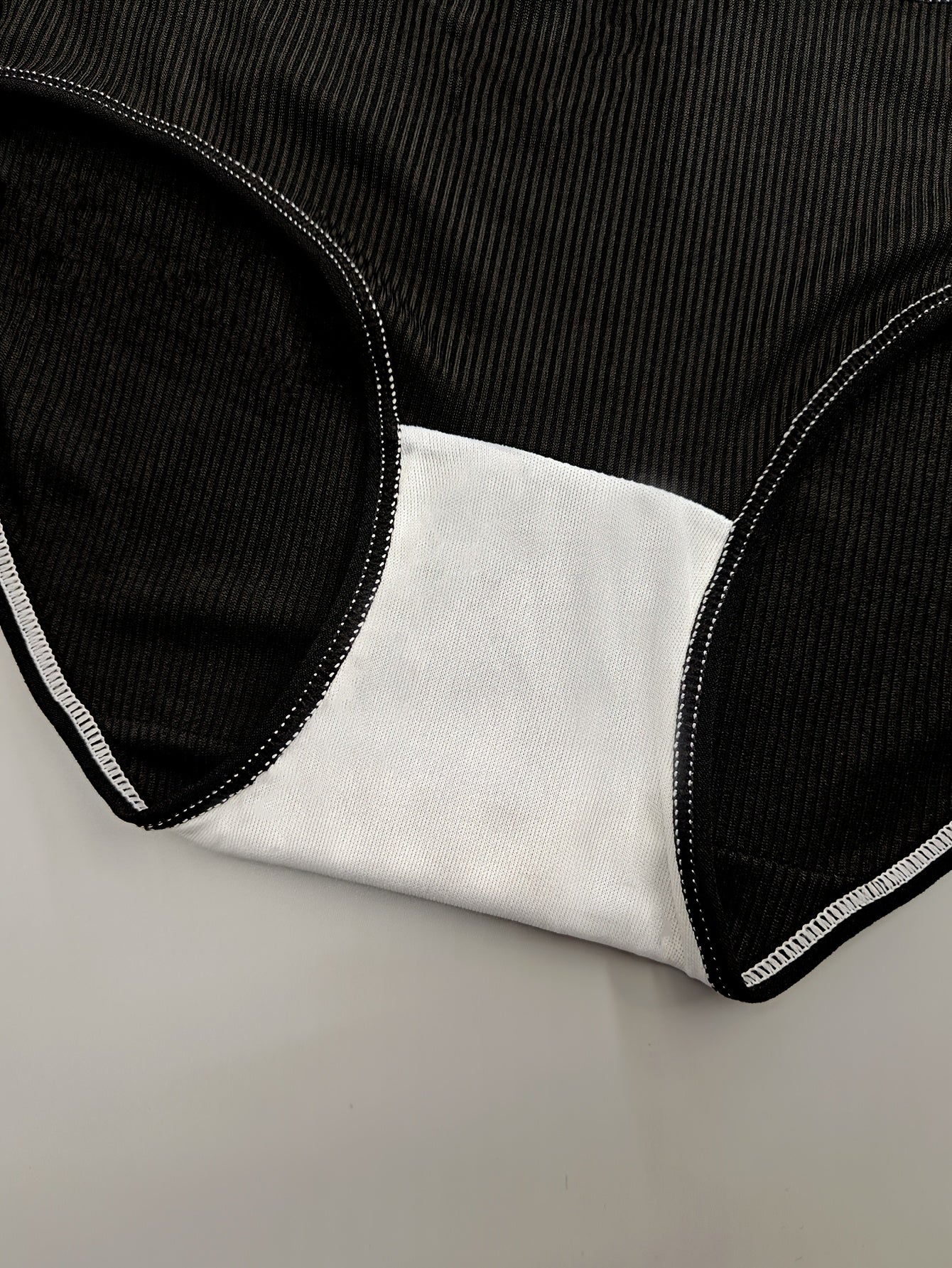 5pcs Chic Black Mid-Rise Women's Briefs with Cute White Bow Detail - Comfortable, Breathable & Sexy Ribbed Polyester Blend Panties, Hand Washable