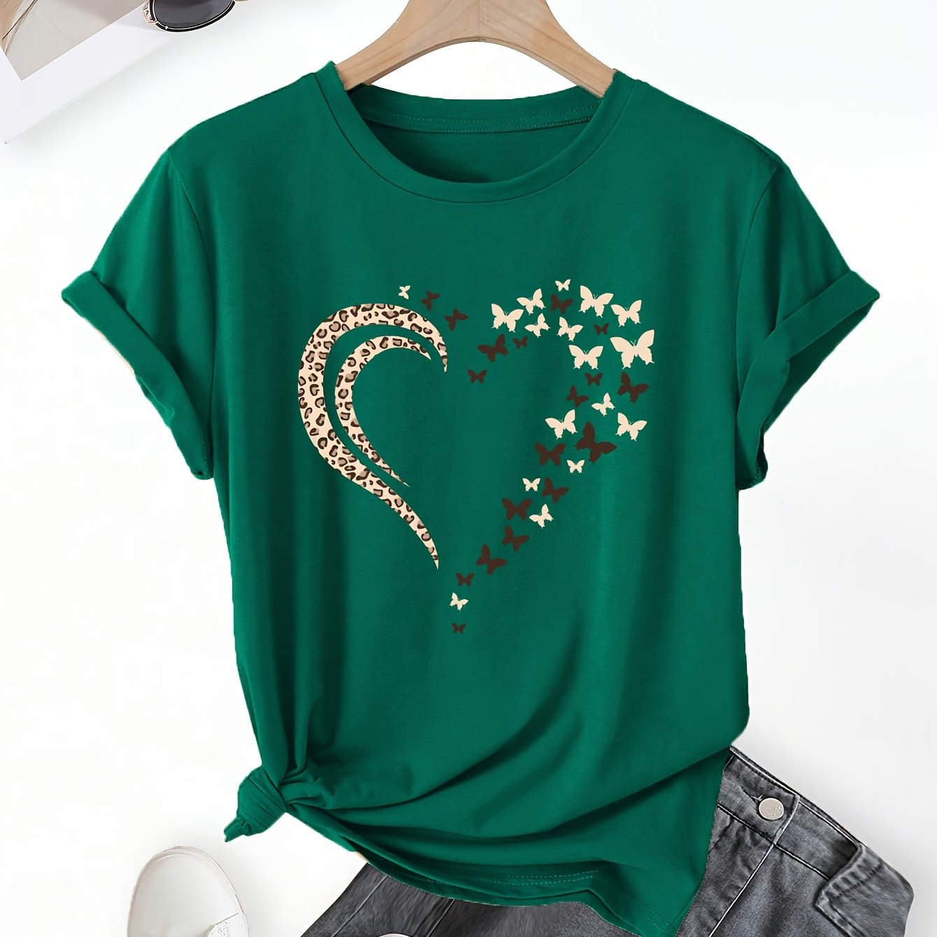 Women's Comfortable and Fashionable Round Neck Top, Casual T-shirt with Butterfly Love Print, Spring and Summer Sports, Women's Clothing