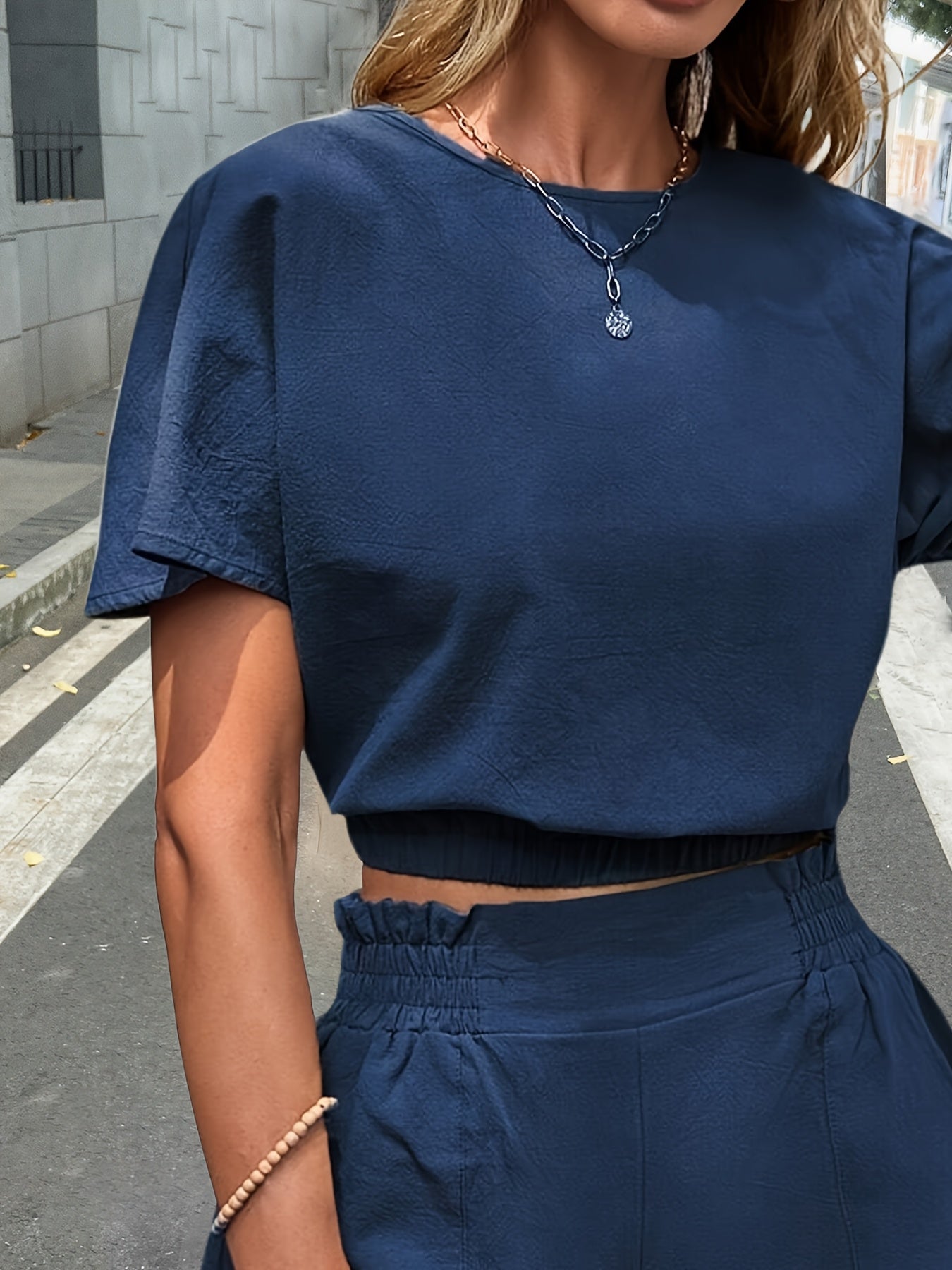 2024 New Casual Lazy Fashion Spring and Summer Outfit Set with Woven Short Sleeve Top and Shorts