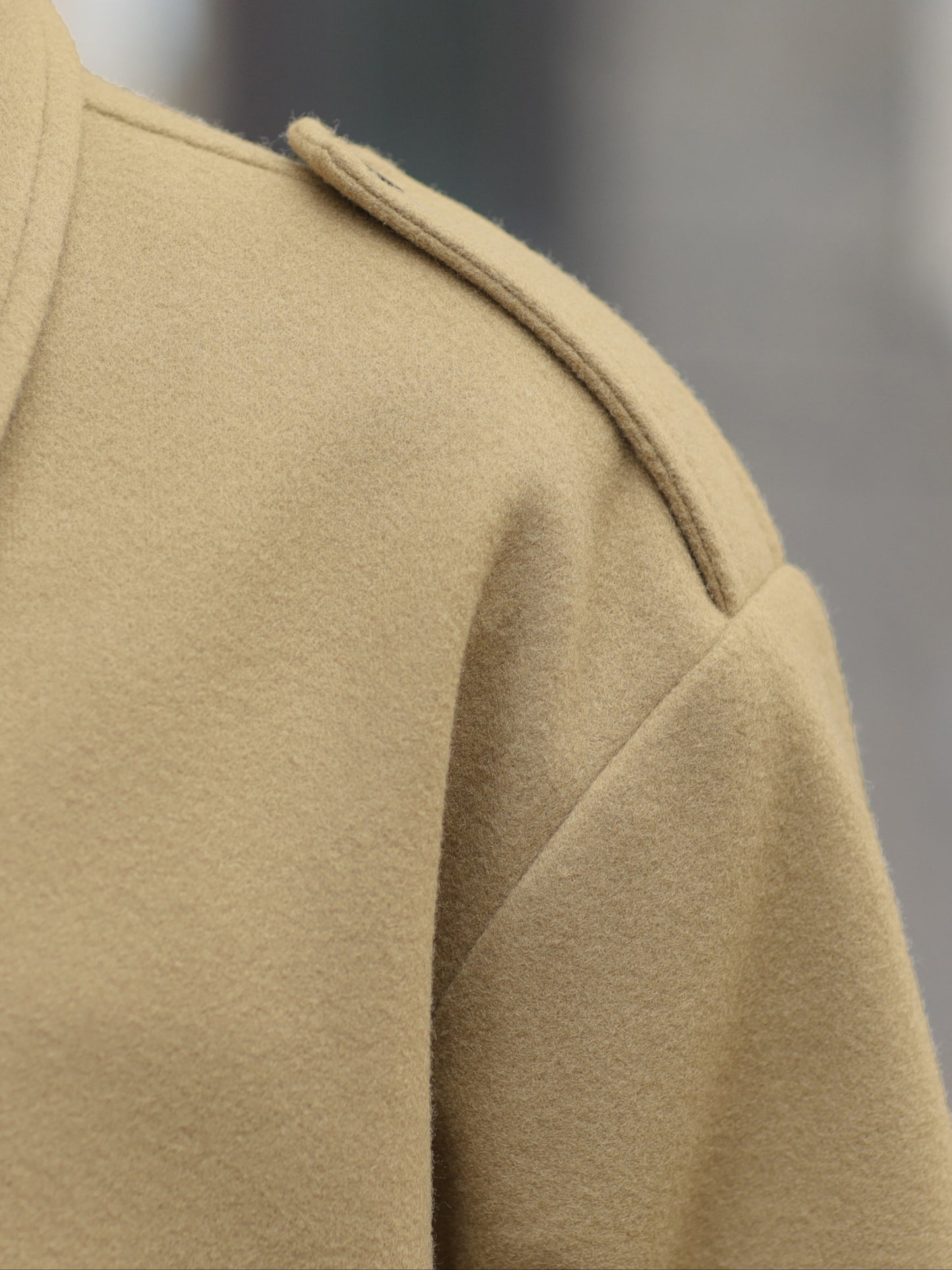Men's Stylish Autumn/Winter Warm Polyester Casual Jacket with Lapel Collar, Zipper Closure, and Pockets - 100% Polyester Solid Color Loose Fit Coat