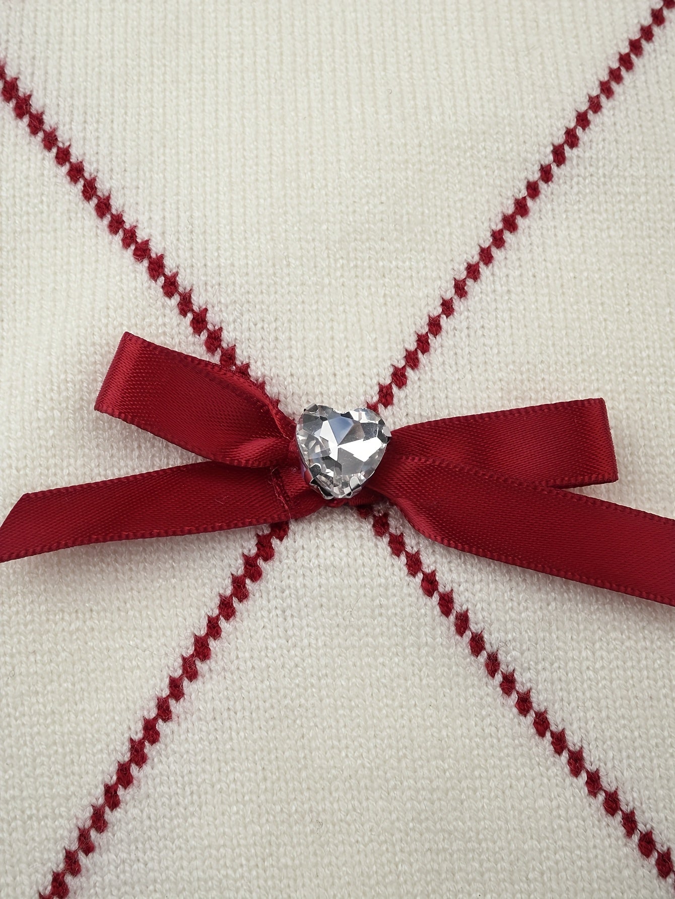 Կանացի առօրյա երկրաչափական նախշերով բաճկոն՝ կարմիր ժապավենի դետալով - և կարմիր գունային բլոկների դիզայնով, կլոր վզով, երկար թևքերով, բոլոր եղանակների շերտավոր հագուստի համար, առօրյա հագուստ, |երկրաչափական նախշերով բաճկոն|թևքերով բաճկոն, սվիտերային բաճկոն