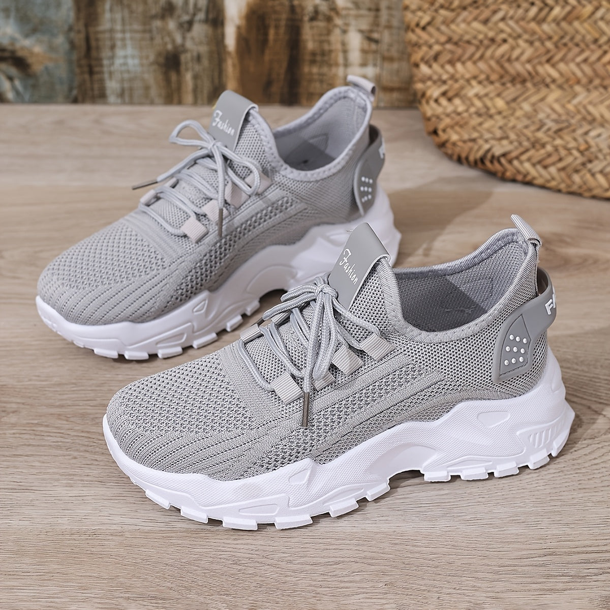 Large size Women's white shoes, summer mesh lace sneakers, comfortable low-top running shoes, travel and vacation leisure