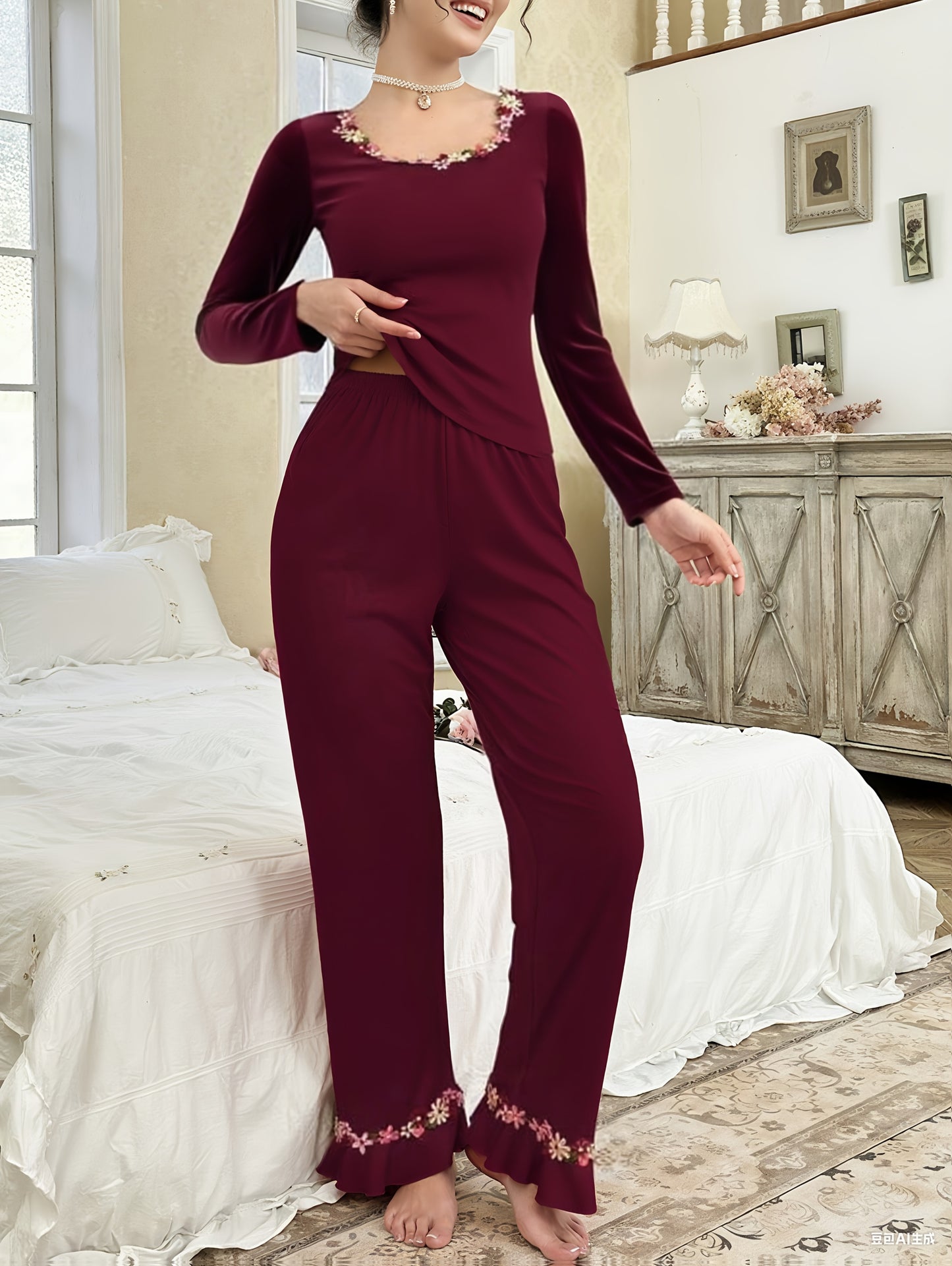 Autumn and Winter Women's Elegant Round Neck Embroidered Floral Long Sleeve Pantsuit Casual Pajama Set