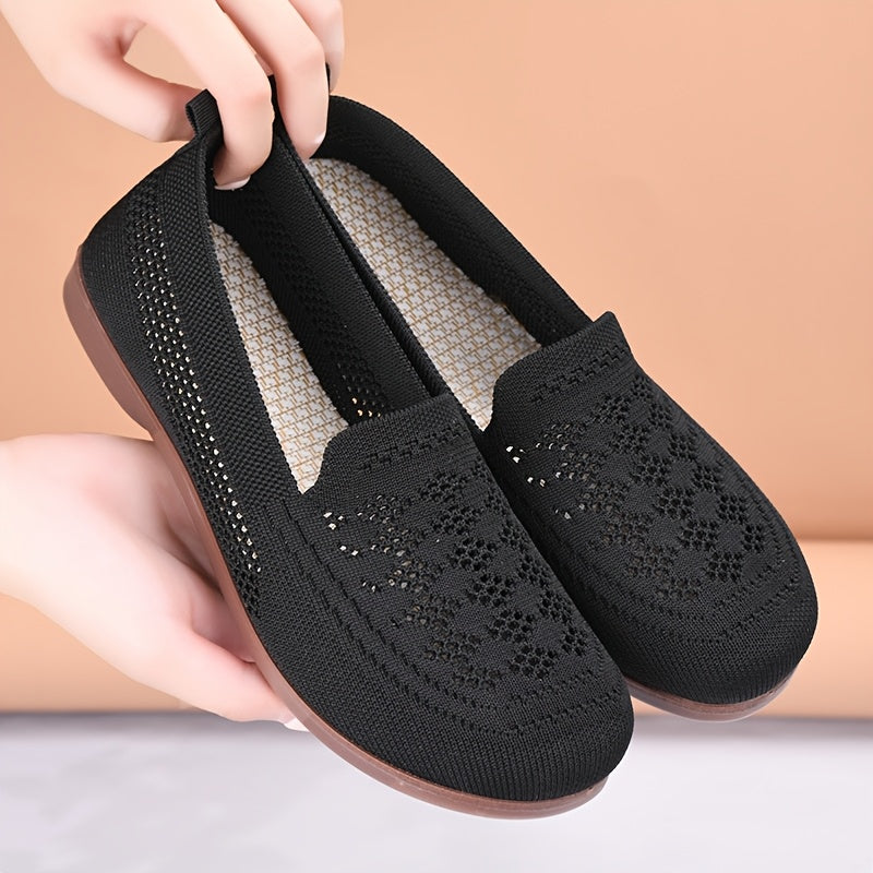 Women's flat shoes, with hollowed out breathable and comfortable uppers, soft-soled casual plain color shoes for summer