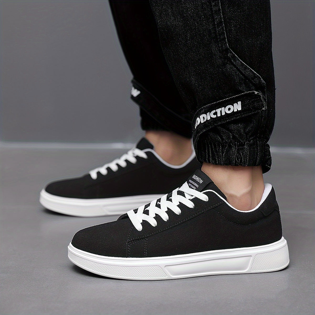 Men's Trendy Solid Skate Shoes, Comfy Non Slip Casual Lace Up Sneakers For Men's Outdoor Activities