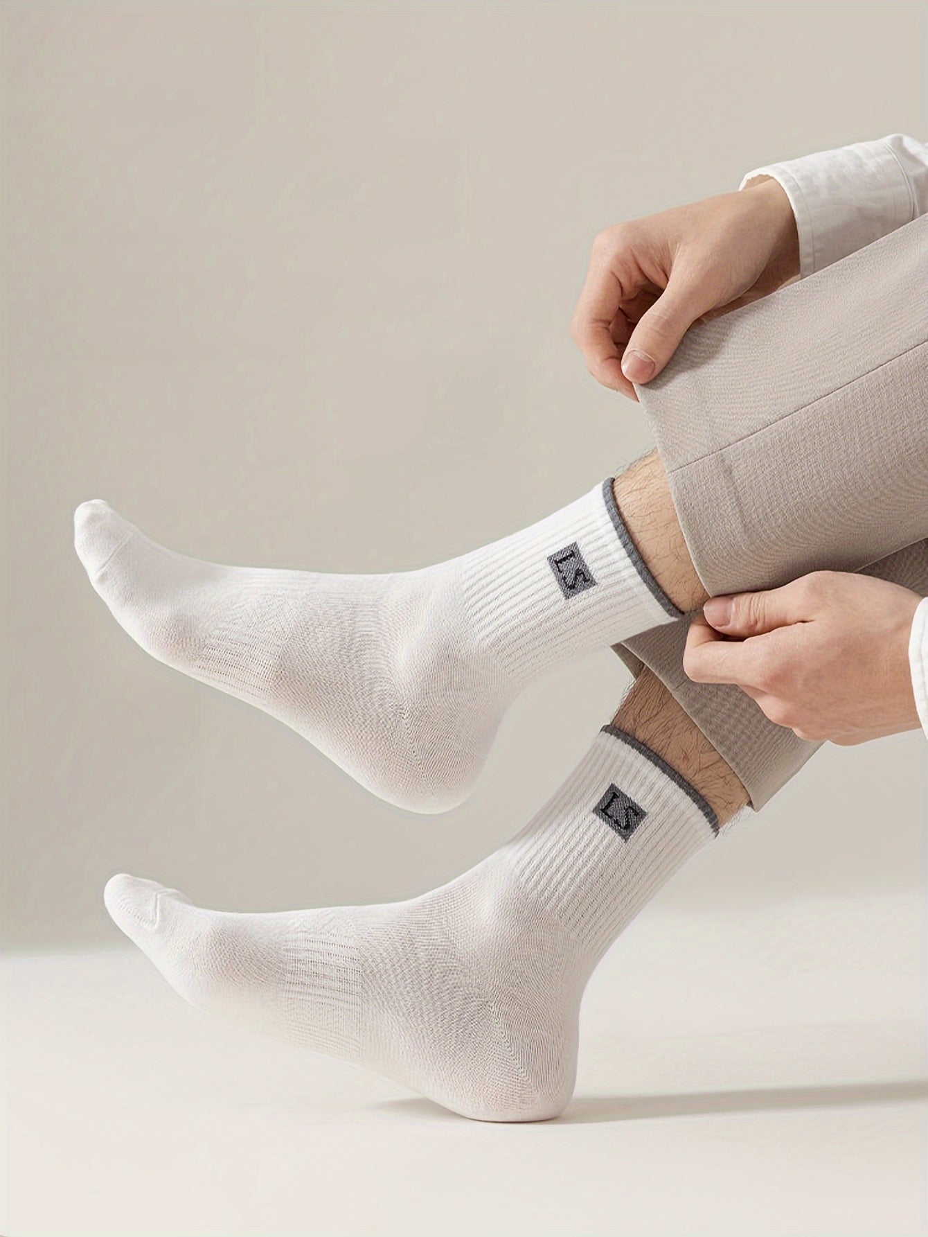 5/10 Pairs Of Men's Trendy Solid Crew Socks, Spring and Fall Breathable Comfy Casual Socks for Men's Outdoor Wearing All Seasons Wearing