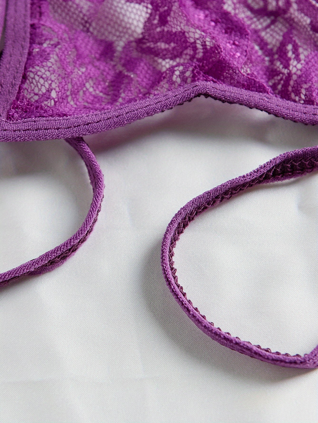 Sexy V-Neck Lace Floral Sexy Lingerie Bra Crotchless Panties, Women'S Sexy Lingerie, Free-To-Take Three-Point Lingerie Set, Suitable for Halloween, Christmas, Thanksgiving, Valentine'S Day, Give Gifts to Girlfriends And Surpr