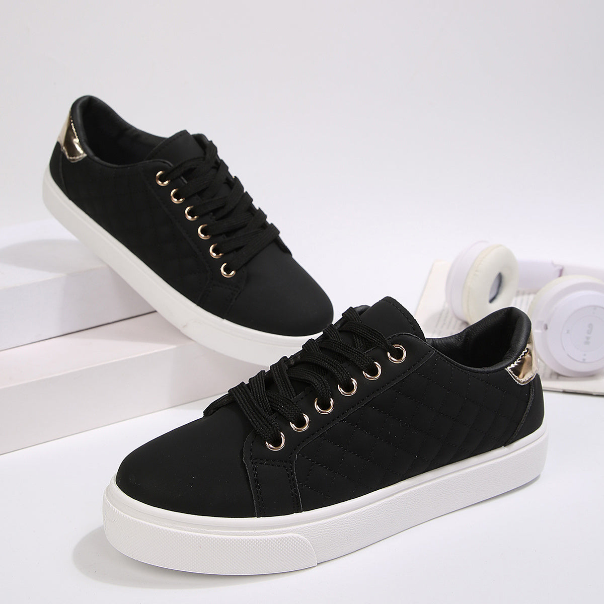 Women’s Low-Top Black Diamond Pattern Casual Sneakers