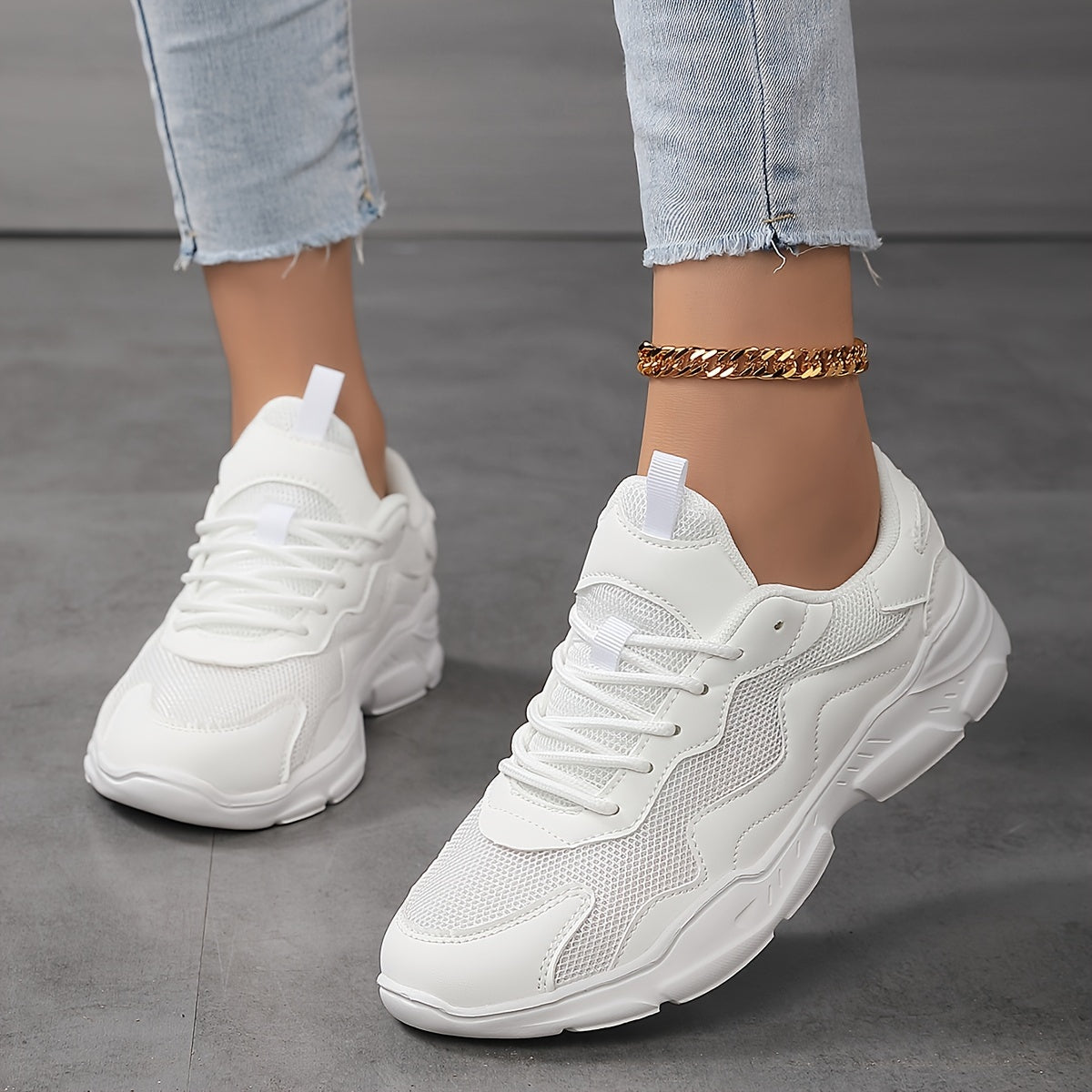 New Women's large-size shock-absorbing soft-soled sports shoes, spring and autumn mesh breathable sports shoes. The sole has high rebound comfort, casual travel shoes