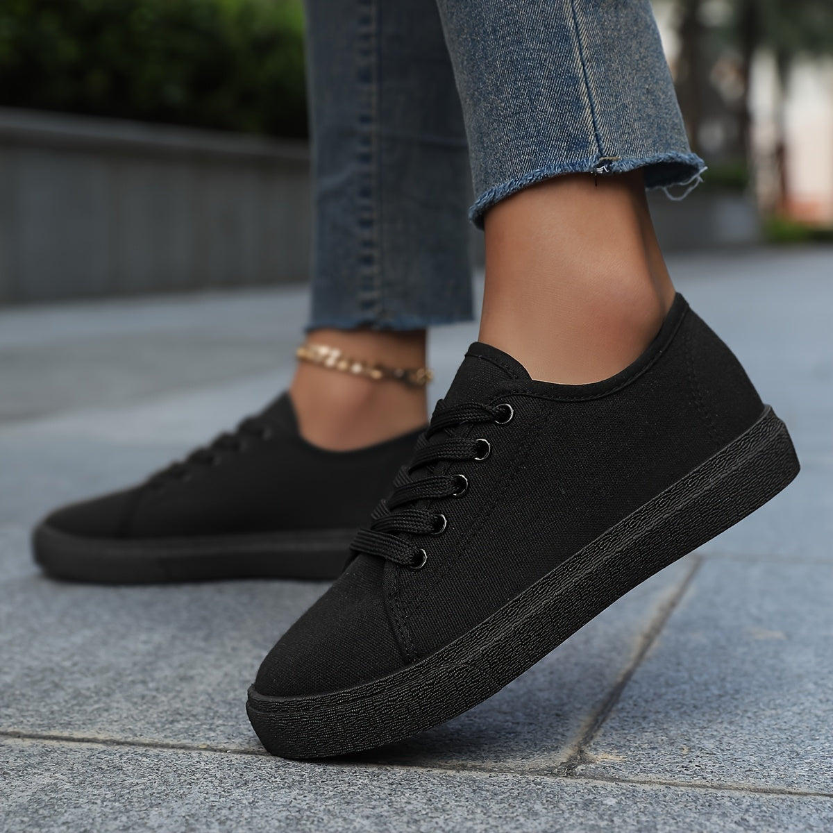 Women'S Lightweight Sneakers - Black and White Casual Lace-Up Skate Shoes with Round Toe, Comfortable EVA Sole, Breathable Fabric, Low Top Design for Casual Attire, Casual Skate Shoes|Round Toe Sneakers|Breathable Fabric Snea