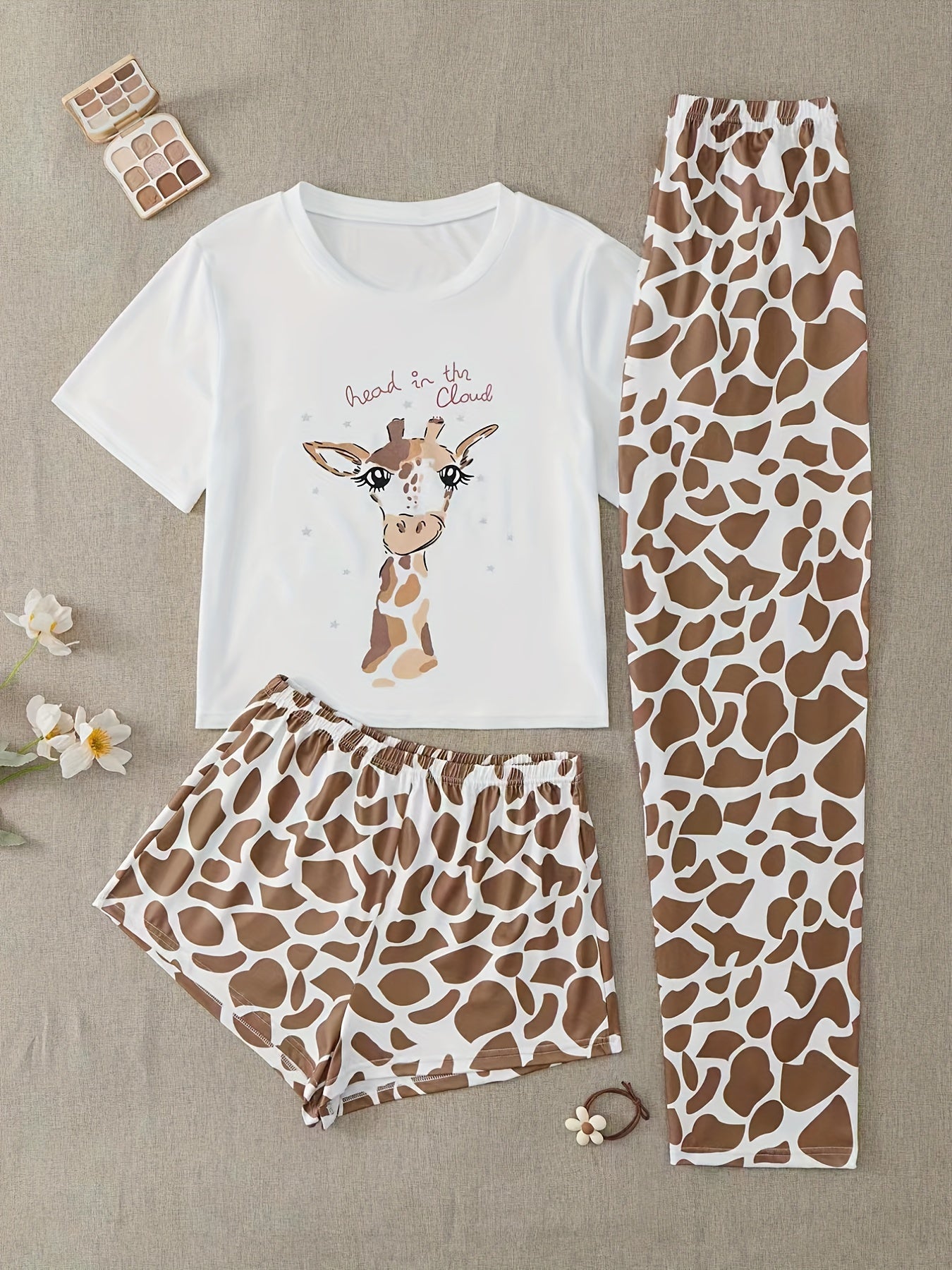 Կանացի 3 հատ Giraffe Print Ննջազգեստի Հավաքածու. Առօրյա կլոր վզով կարճ թև վերնաշապիկ, հարմարավետ շորտեր և երկար տաբատ պոլիեսթեր խառնուրդով, մեքենայով լվացվող քնազգեստ, ընձուղտ նվերներ