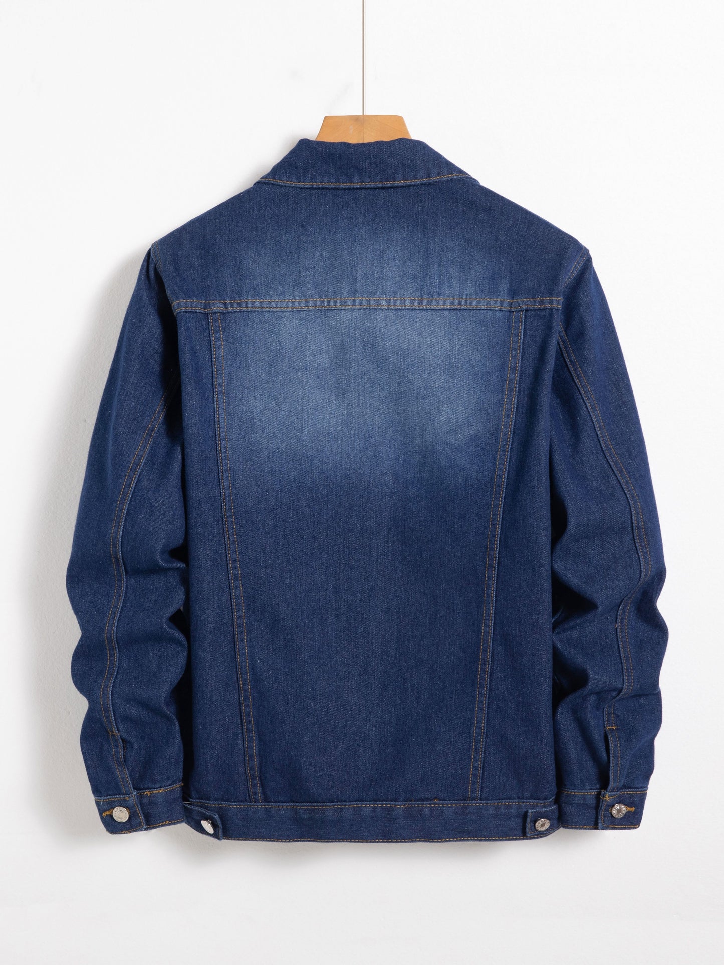 Men'S Spring And Autumn Denim Jacket in Blue, Featuring a Stylish Collar And High-End Workwear Design with Buttons.