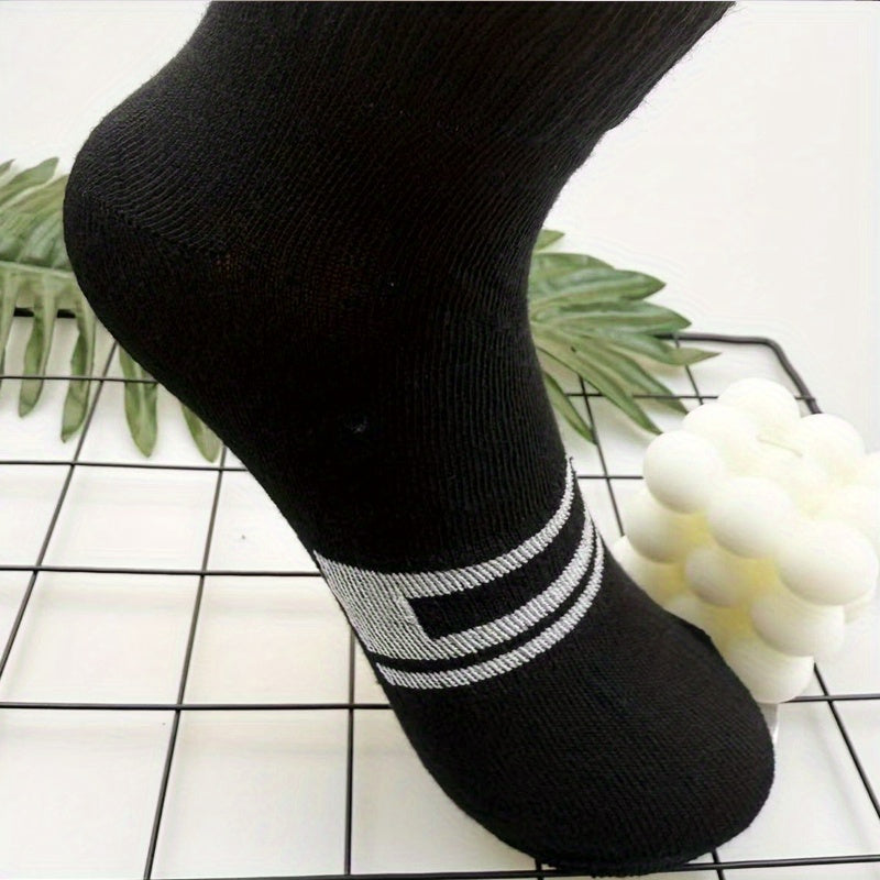 8pcs Men's Low-Cut Socks - Stylish & Comfortable, Breathable Polyester-Spandex Blend, Durable with Easy Care, Hand Washable, Fashionable Striped Design for Outdoor Wear, Novelty Socks
